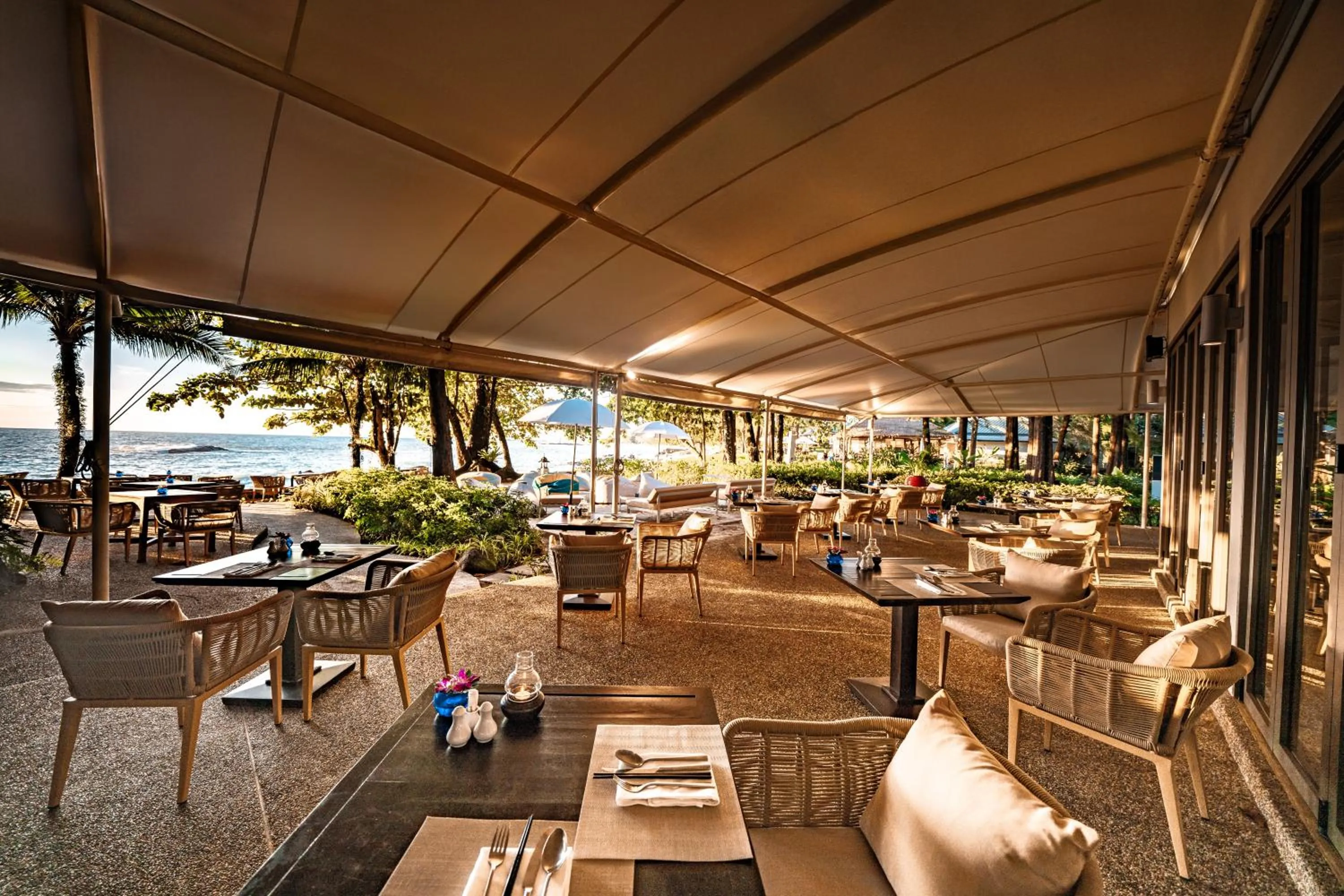 Restaurant/places to eat in SENTIDO Khao Lak