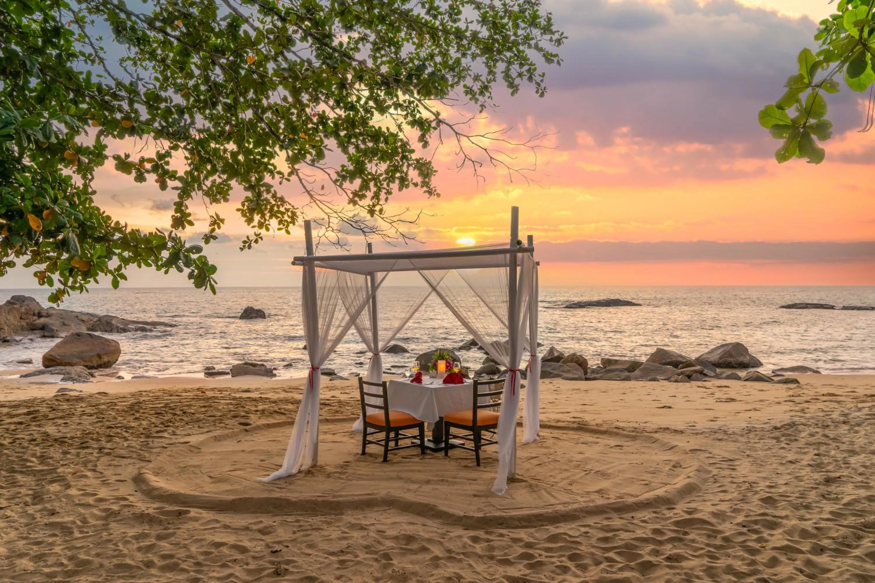 Food and drinks in SENTIDO Khao Lak