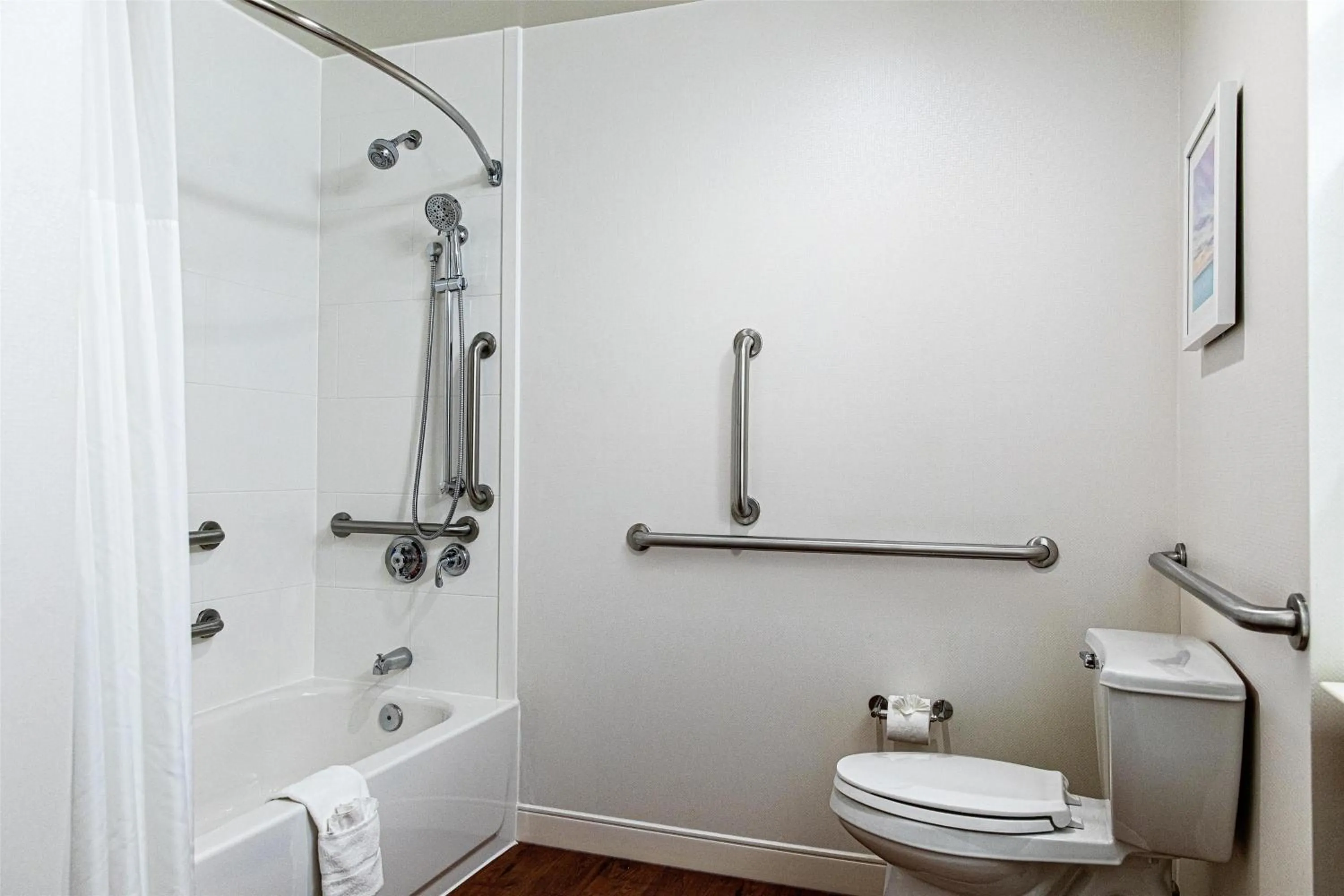 Bathroom in Hampton Inn Charleston-Daniel Island