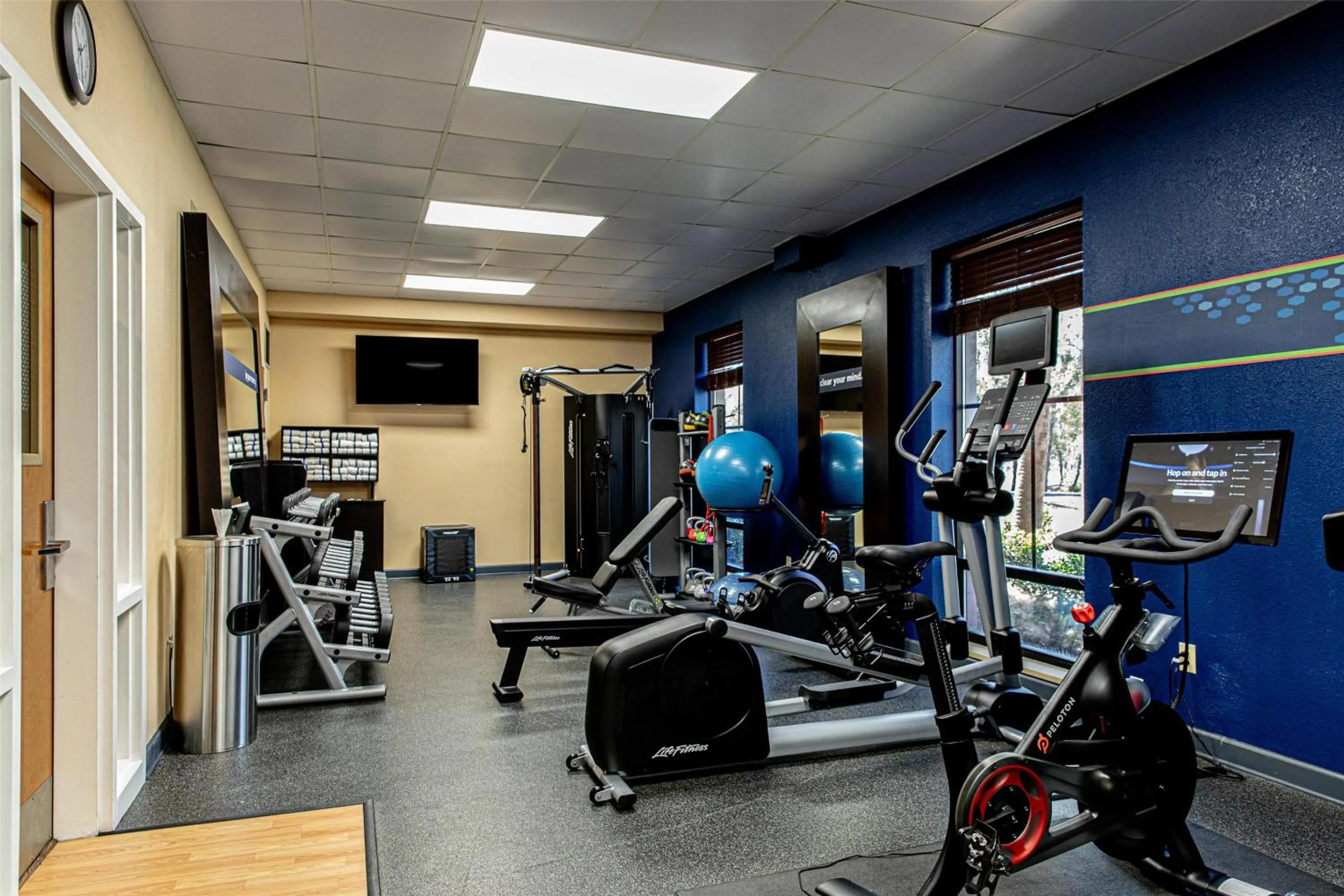 Fitness centre/facilities in Hampton Inn Charleston-Daniel Island