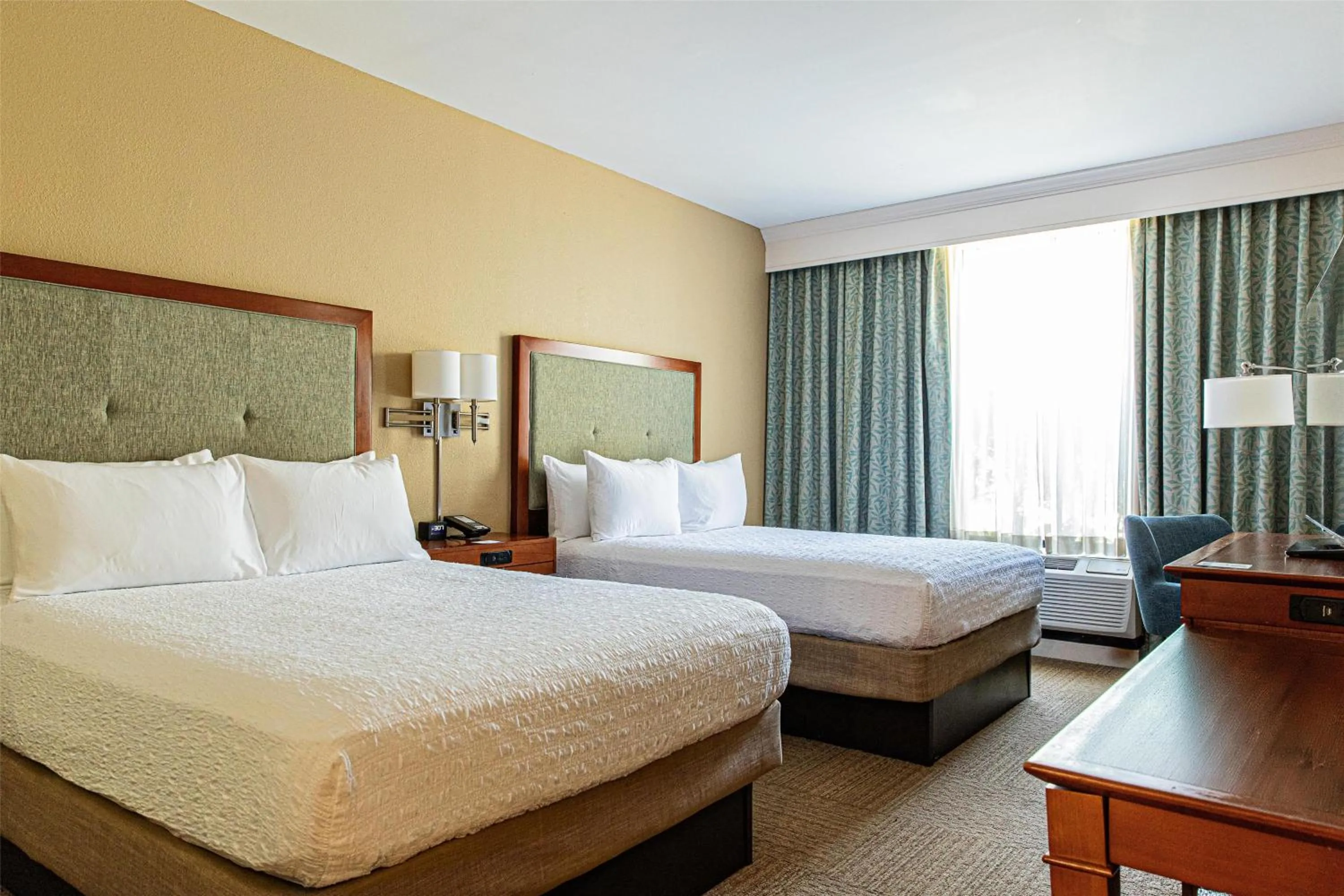 Bed in Hampton Inn Charleston-Daniel Island