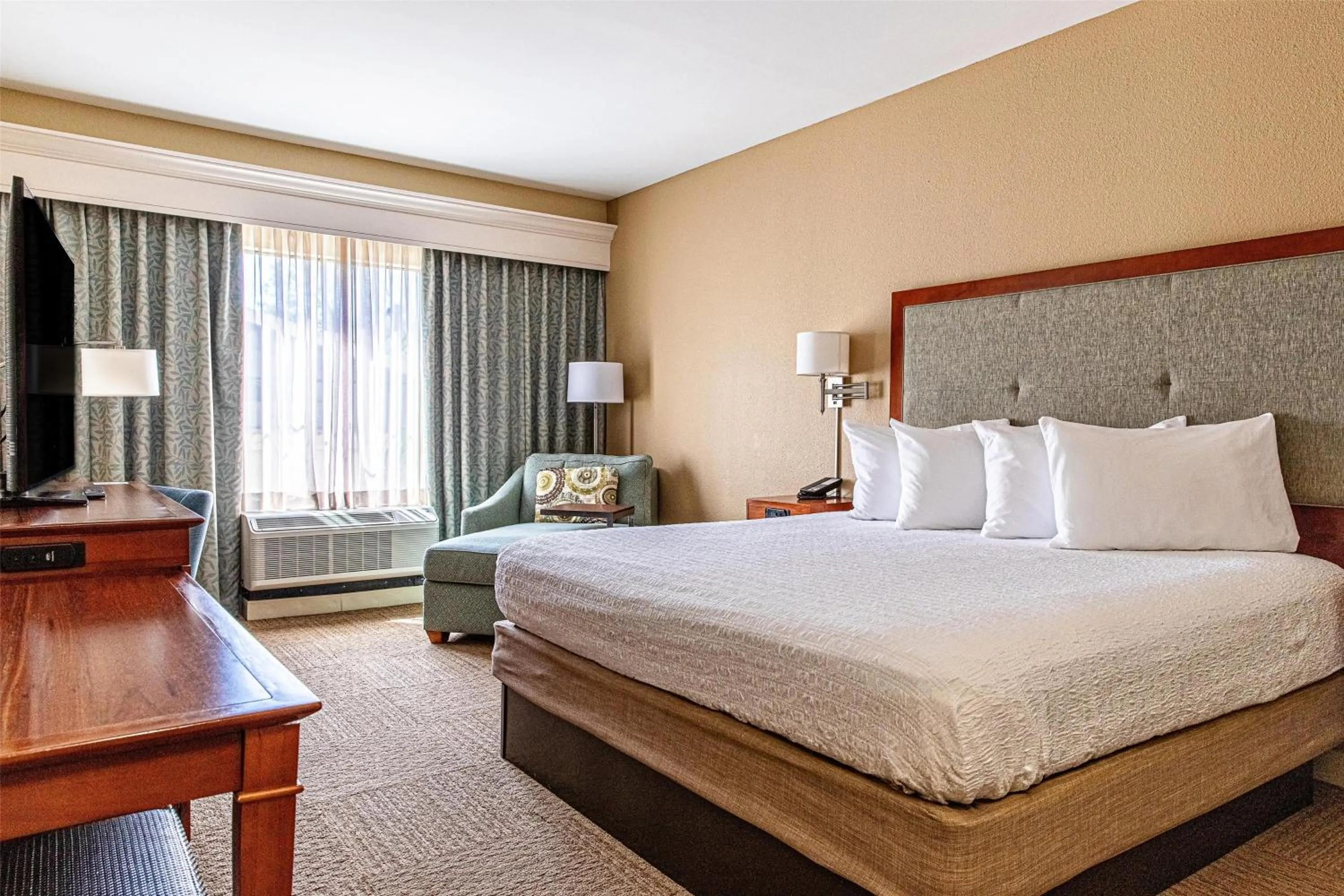 Bed in Hampton Inn Charleston-Daniel Island