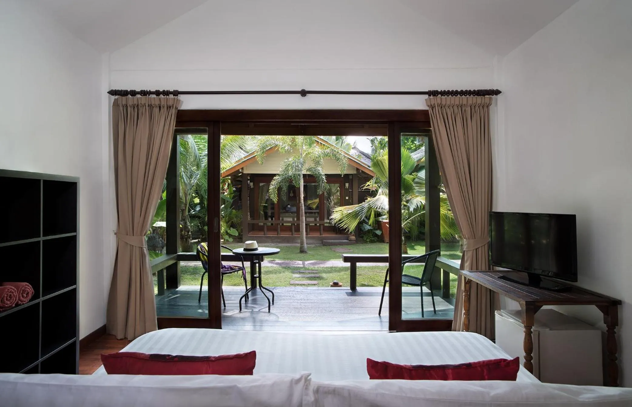 Bed in Mali Resort Pattaya Beach Koh Lipe