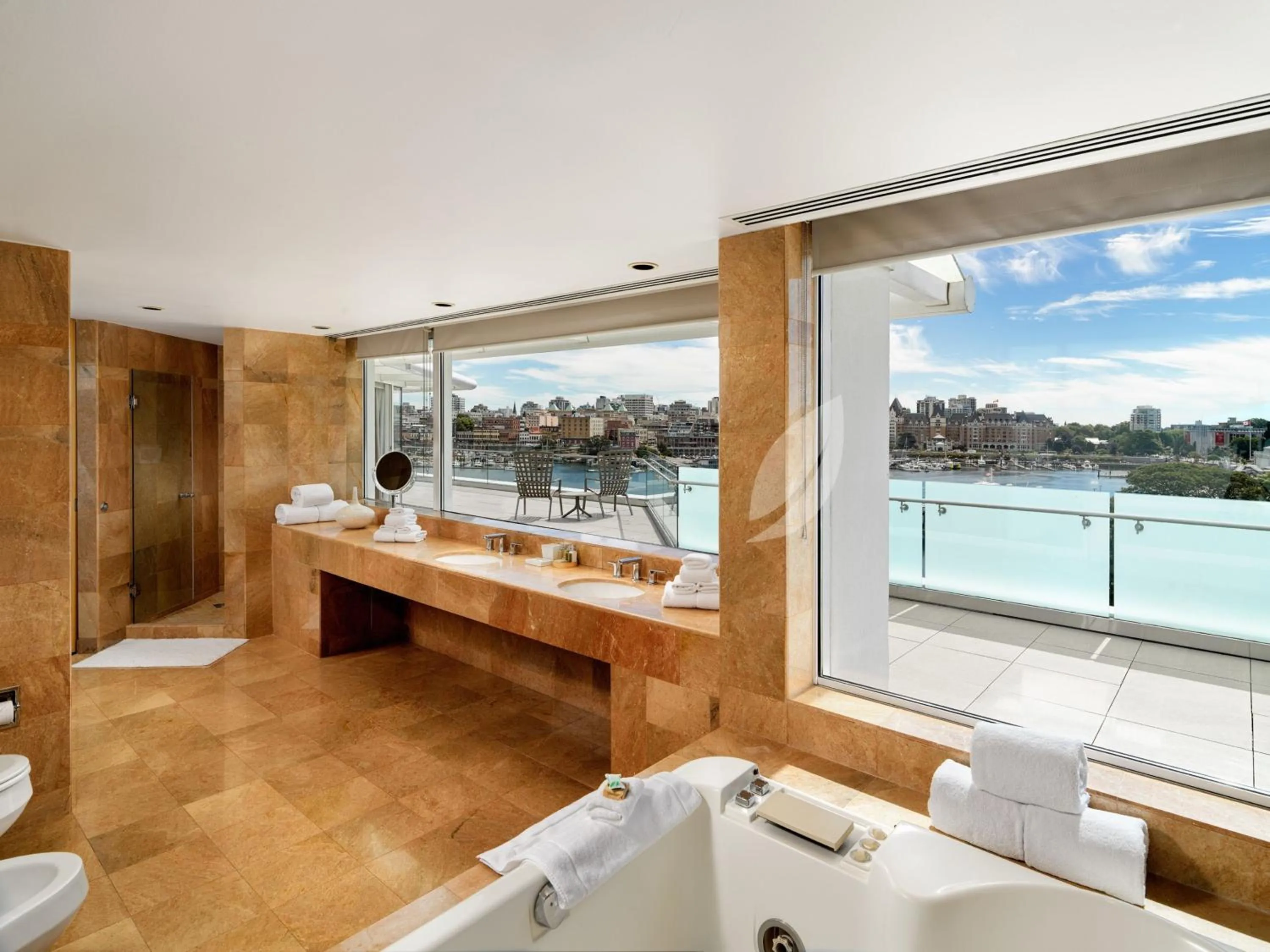 Bathroom in Inn at Laurel Point