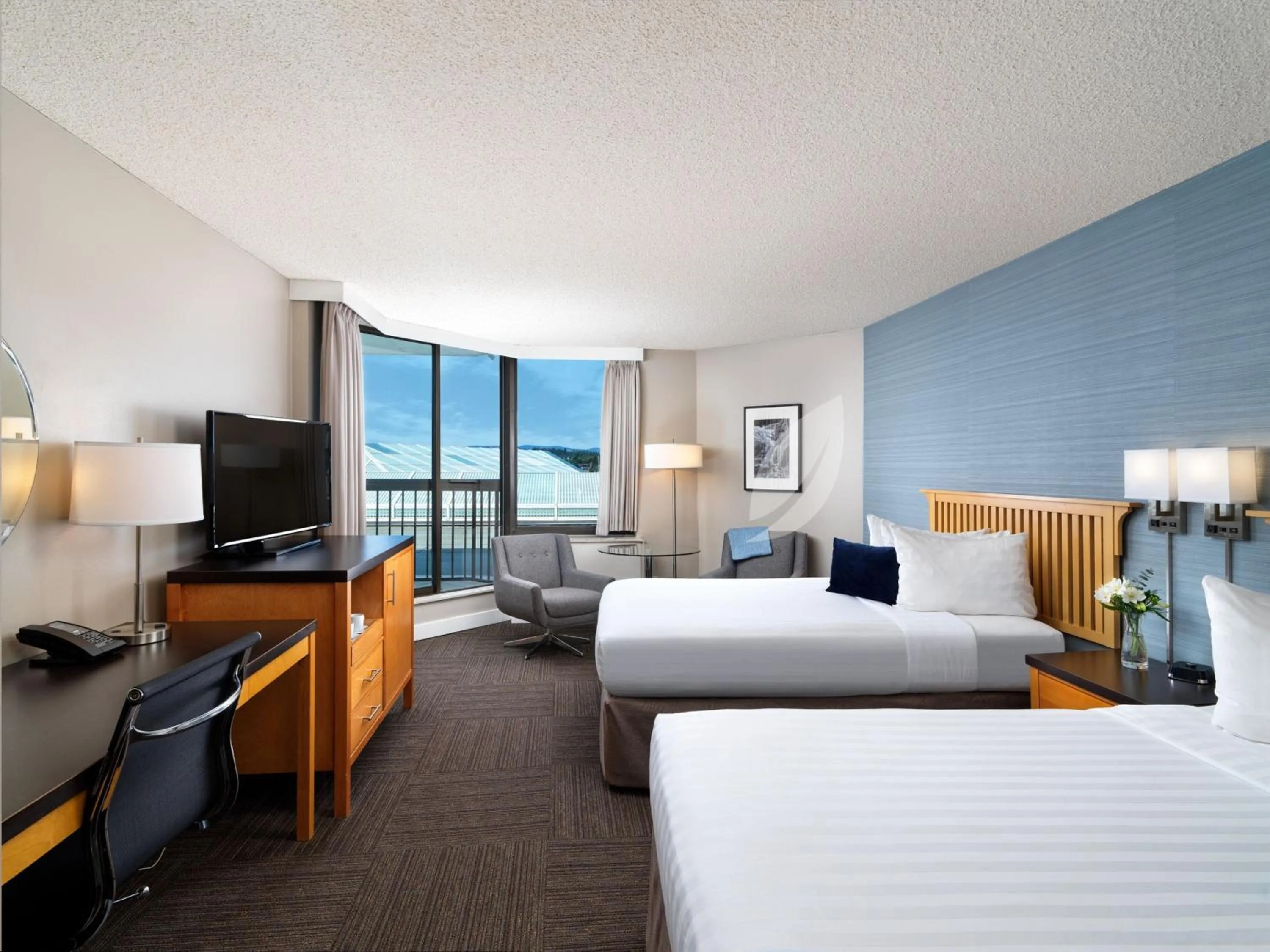 Bed in Inn at Laurel Point