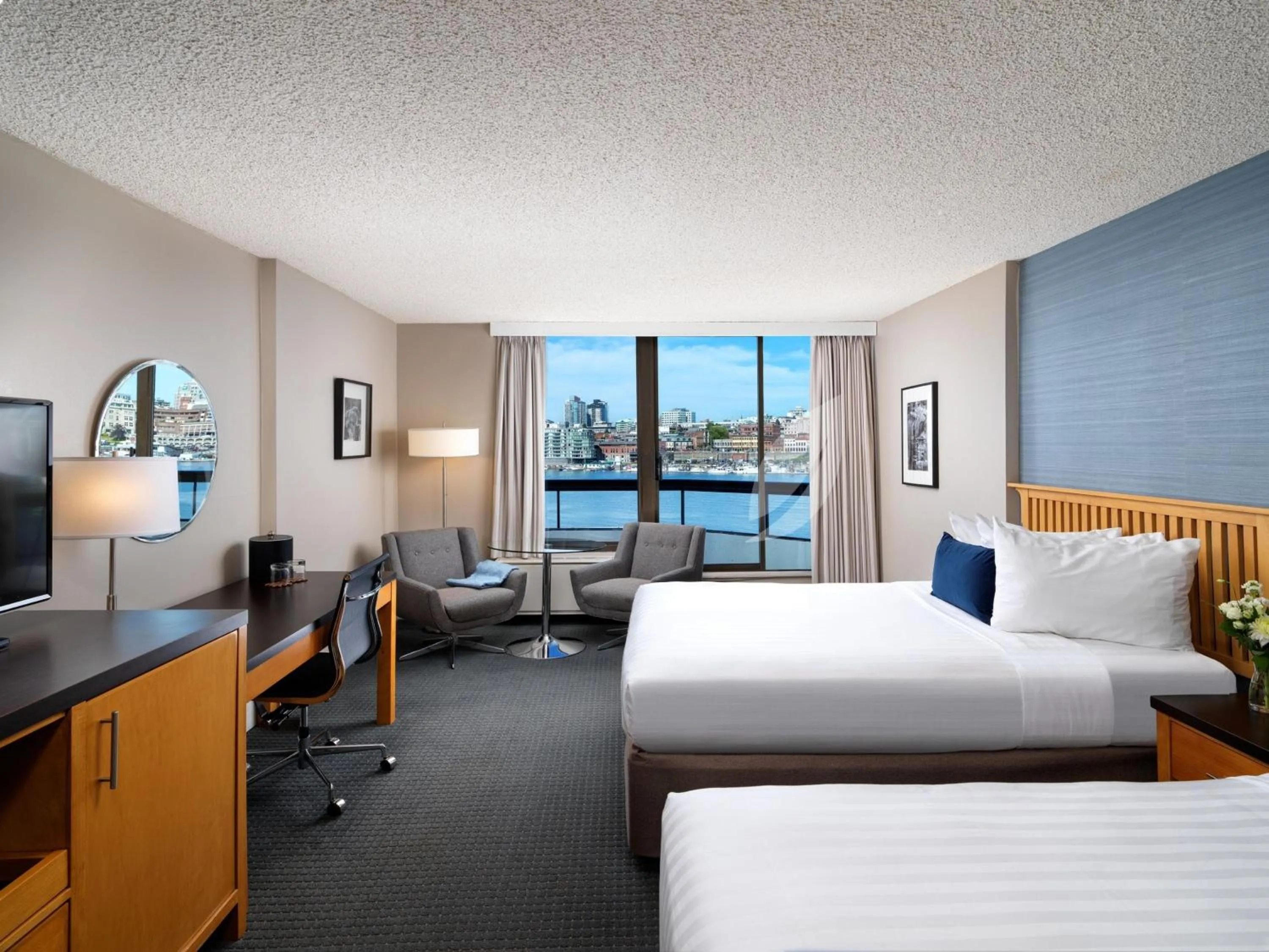 Bed in Inn at Laurel Point