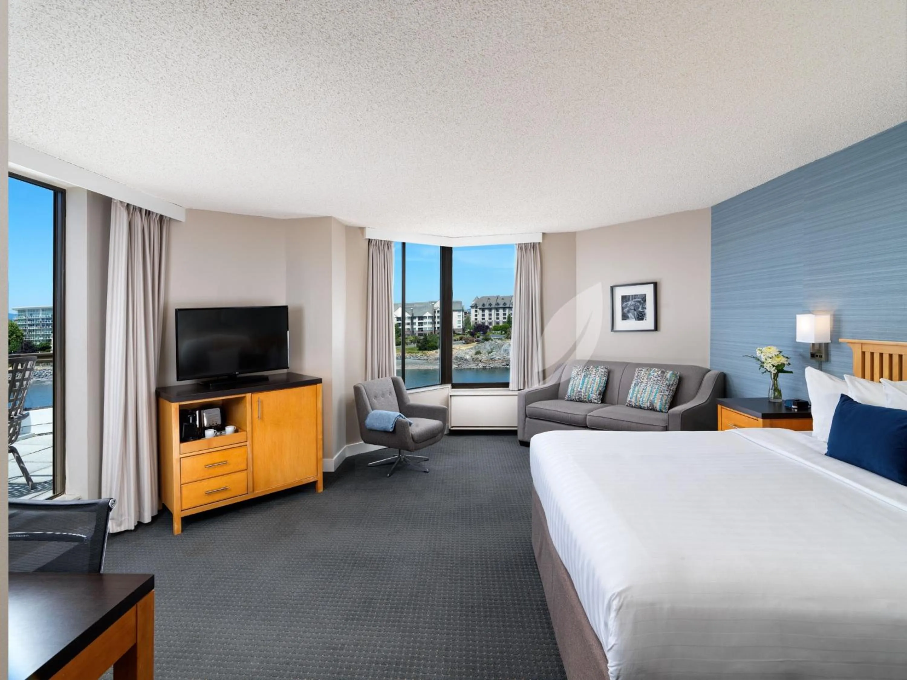 Bed in Inn at Laurel Point