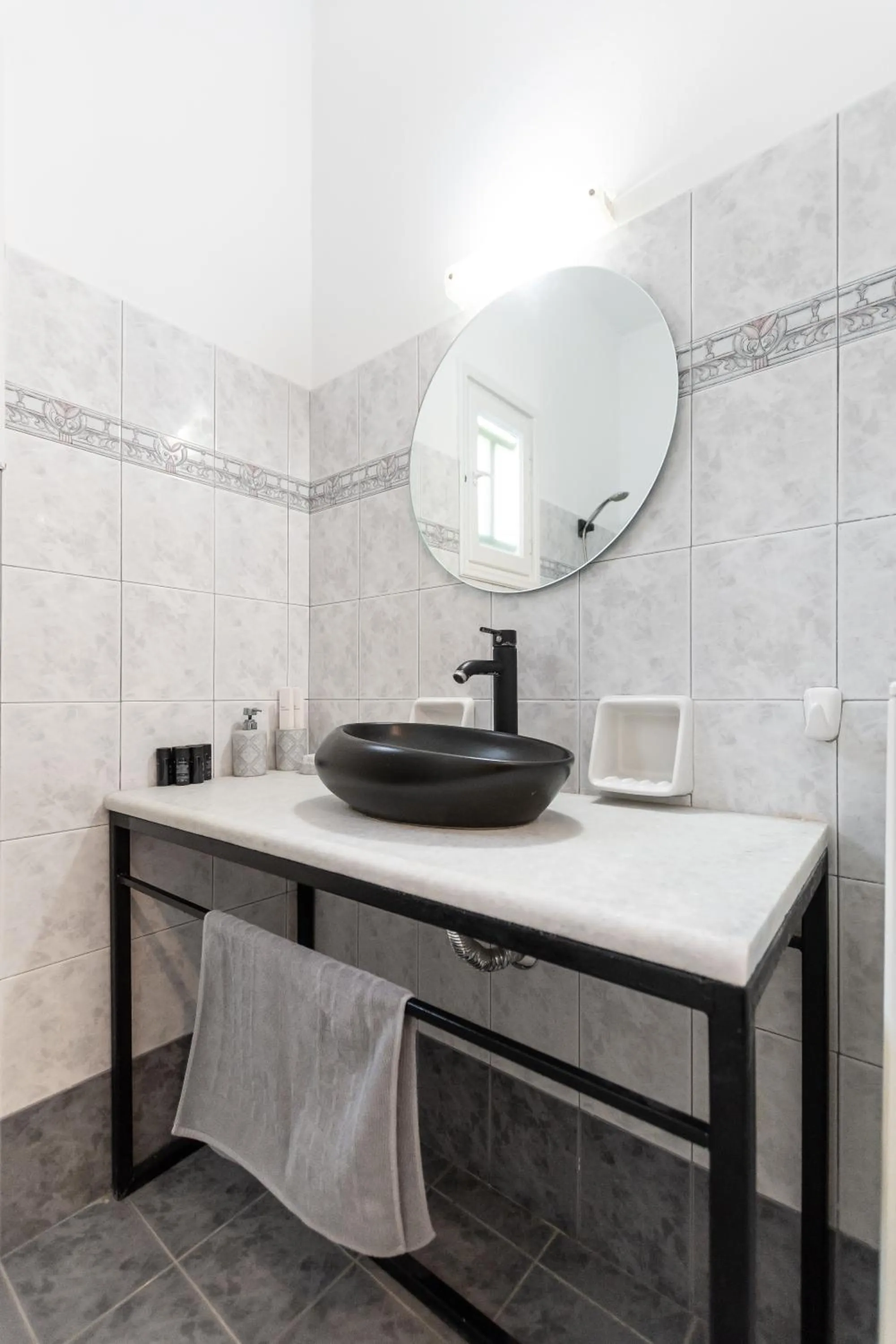 Bathroom in Studios Vrettos Beachfront Hotel