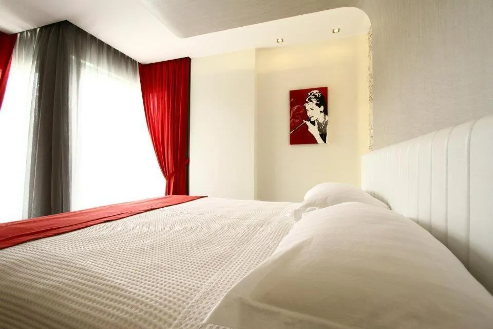 Seating area, Bed in Atik Hotel