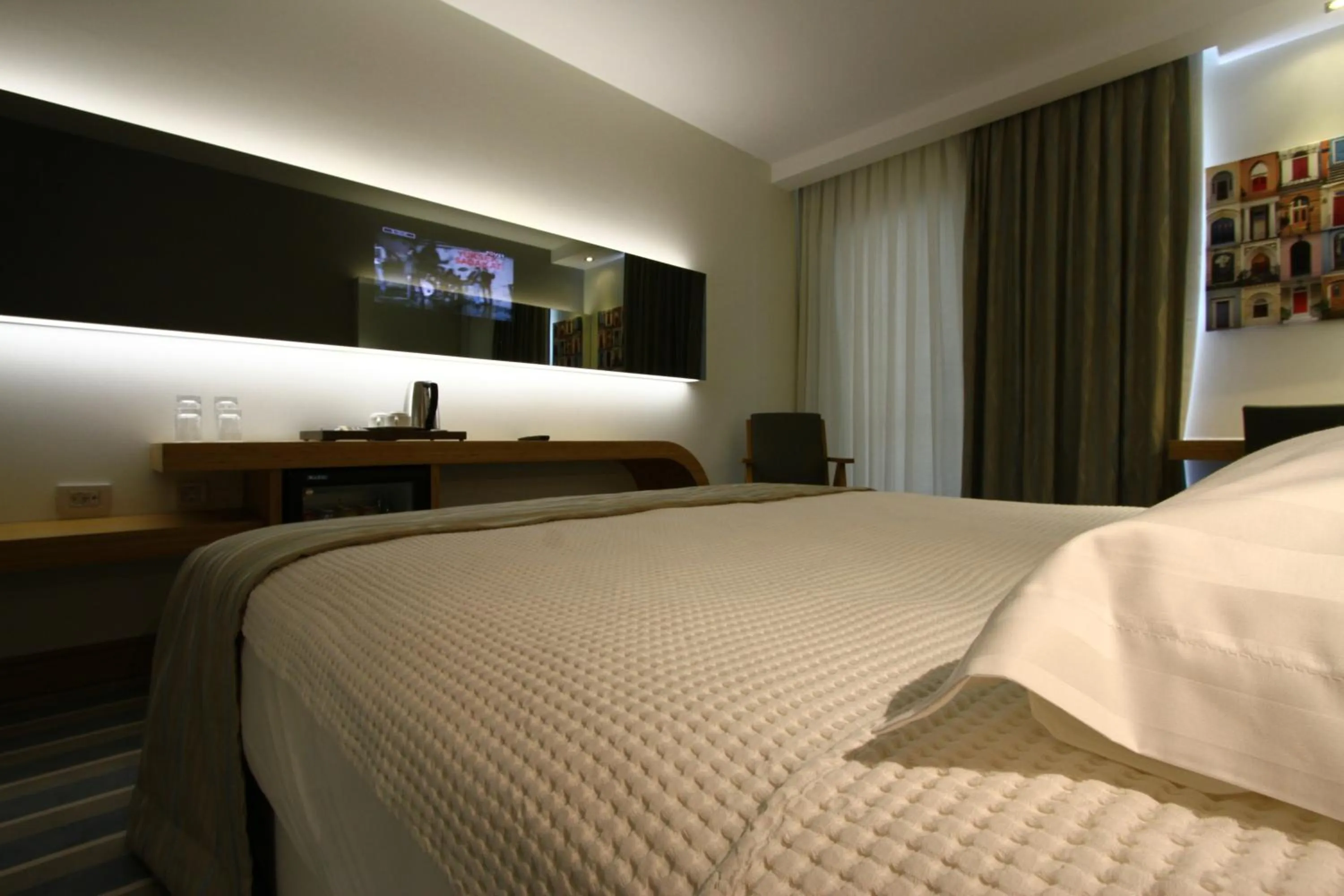 Photo of the whole room, Bed in Atik Hotel
