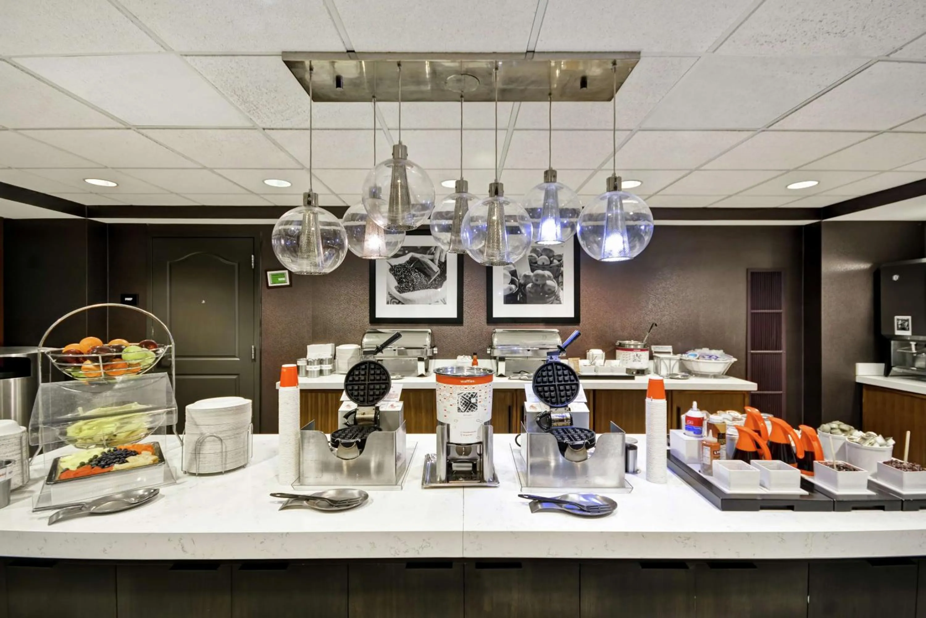 Breakfast in Hampton Inn & Suites Columbus-Easton Area