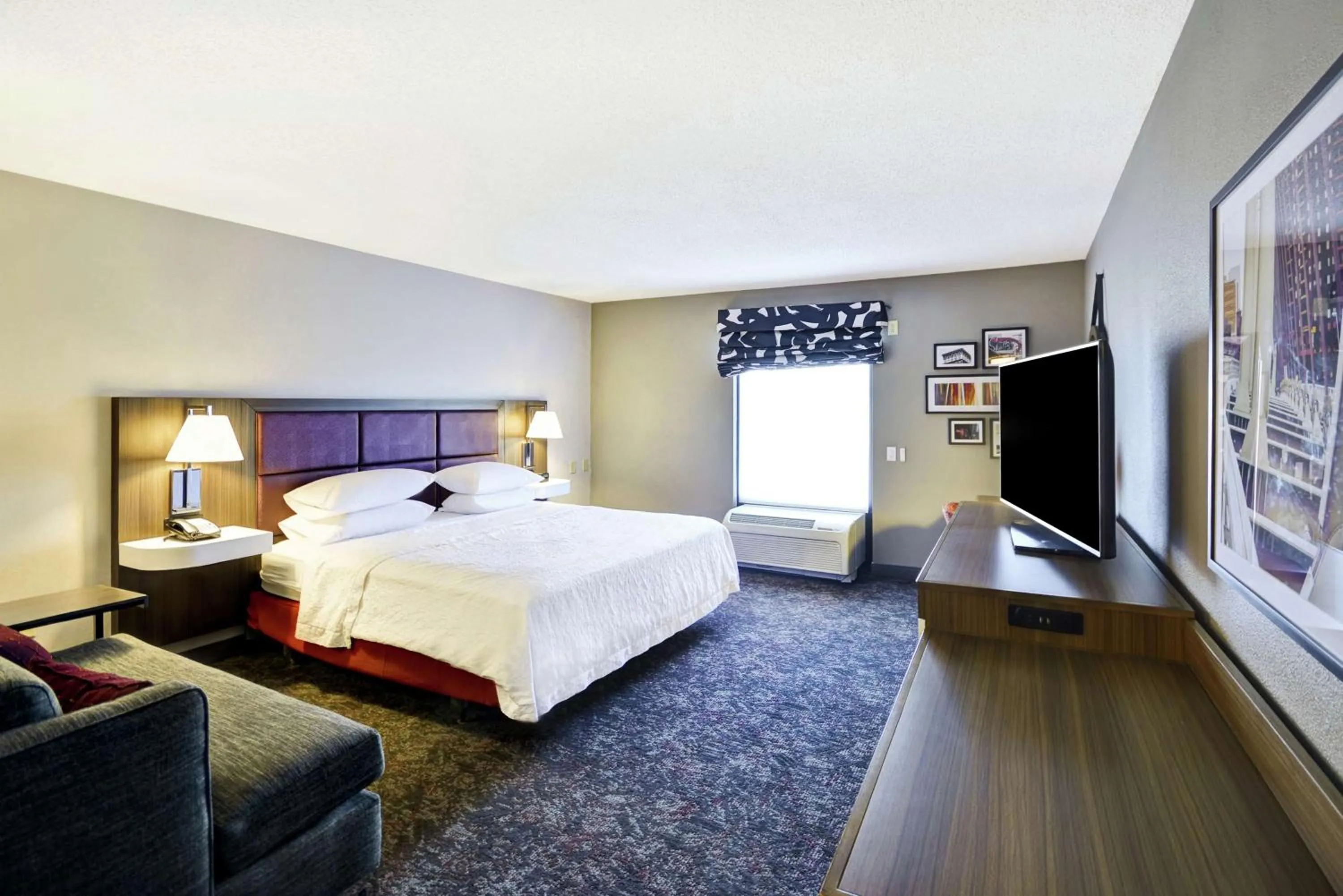 Bedroom, Bed in Hampton Inn & Suites Columbus-Easton Area