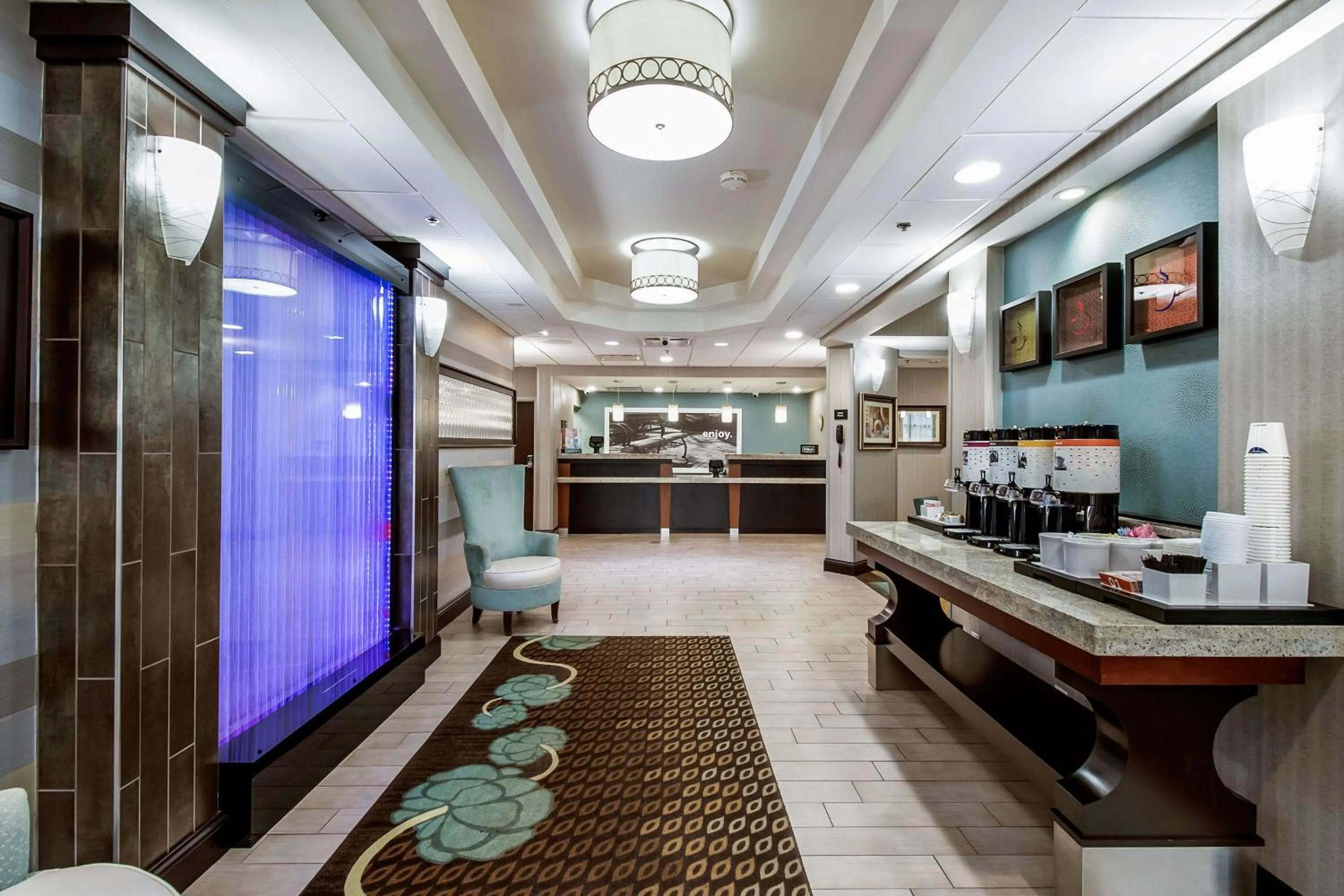 Breakfast in Hampton Inn West