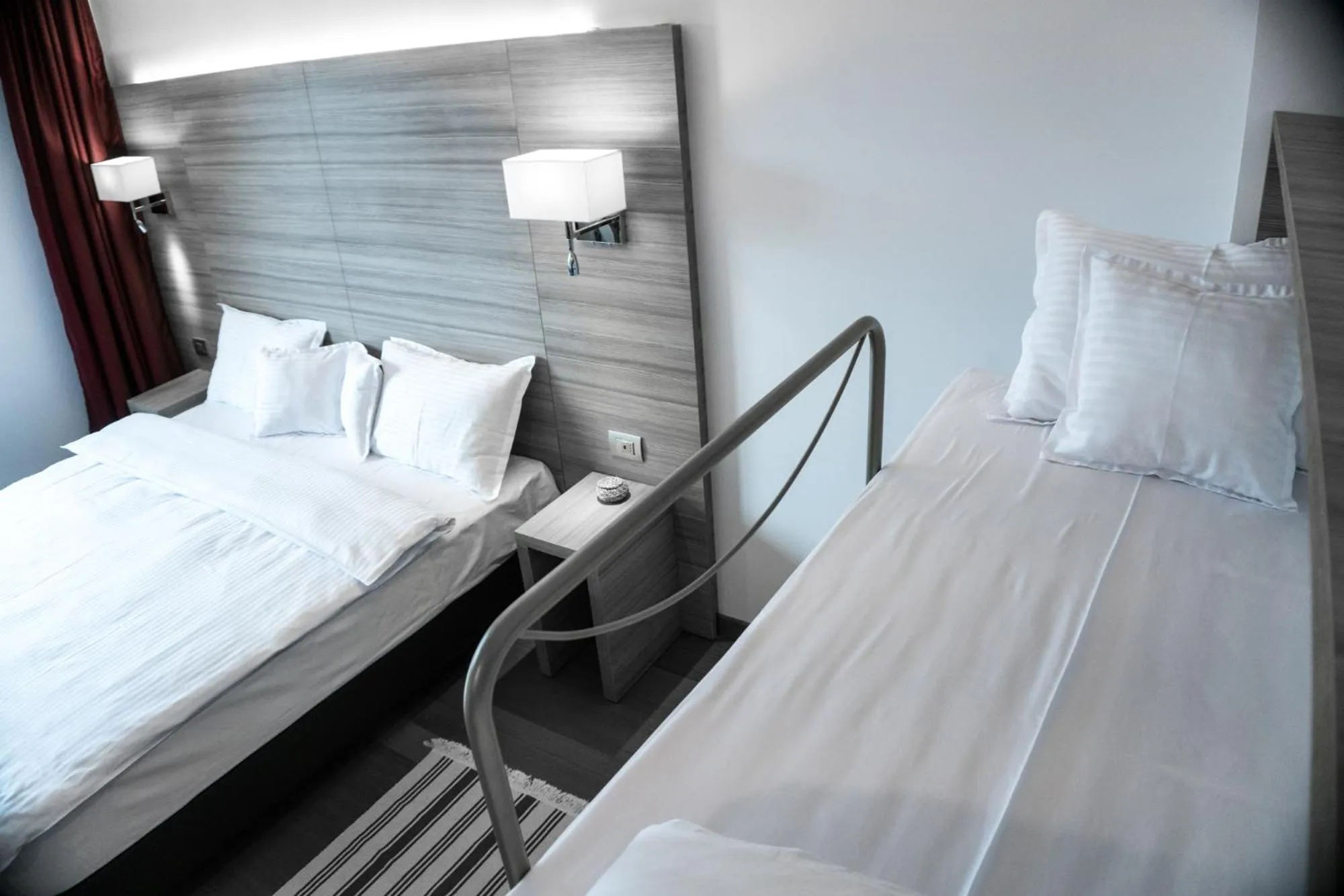 Bed in Pensiunea Negoiu