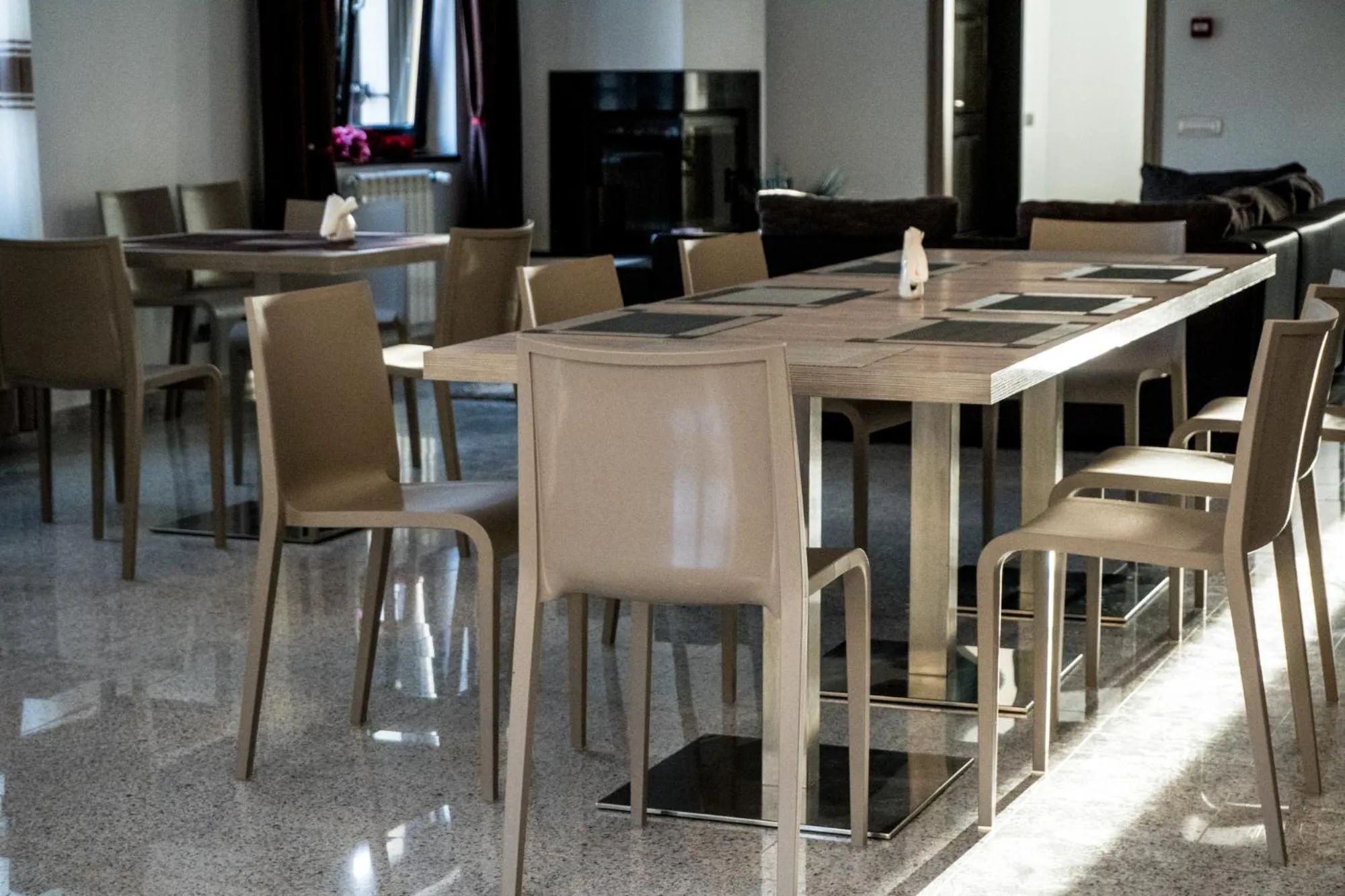 Restaurant/places to eat in Pensiunea Negoiu