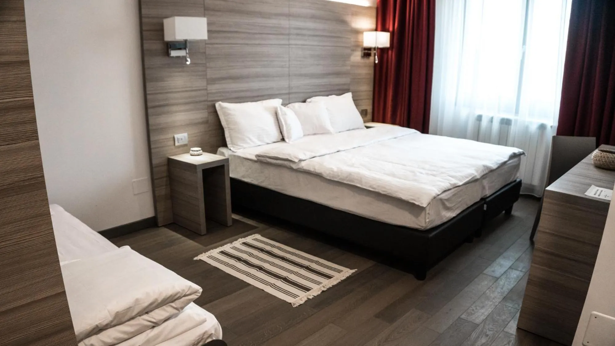 Bed in Pensiunea Negoiu