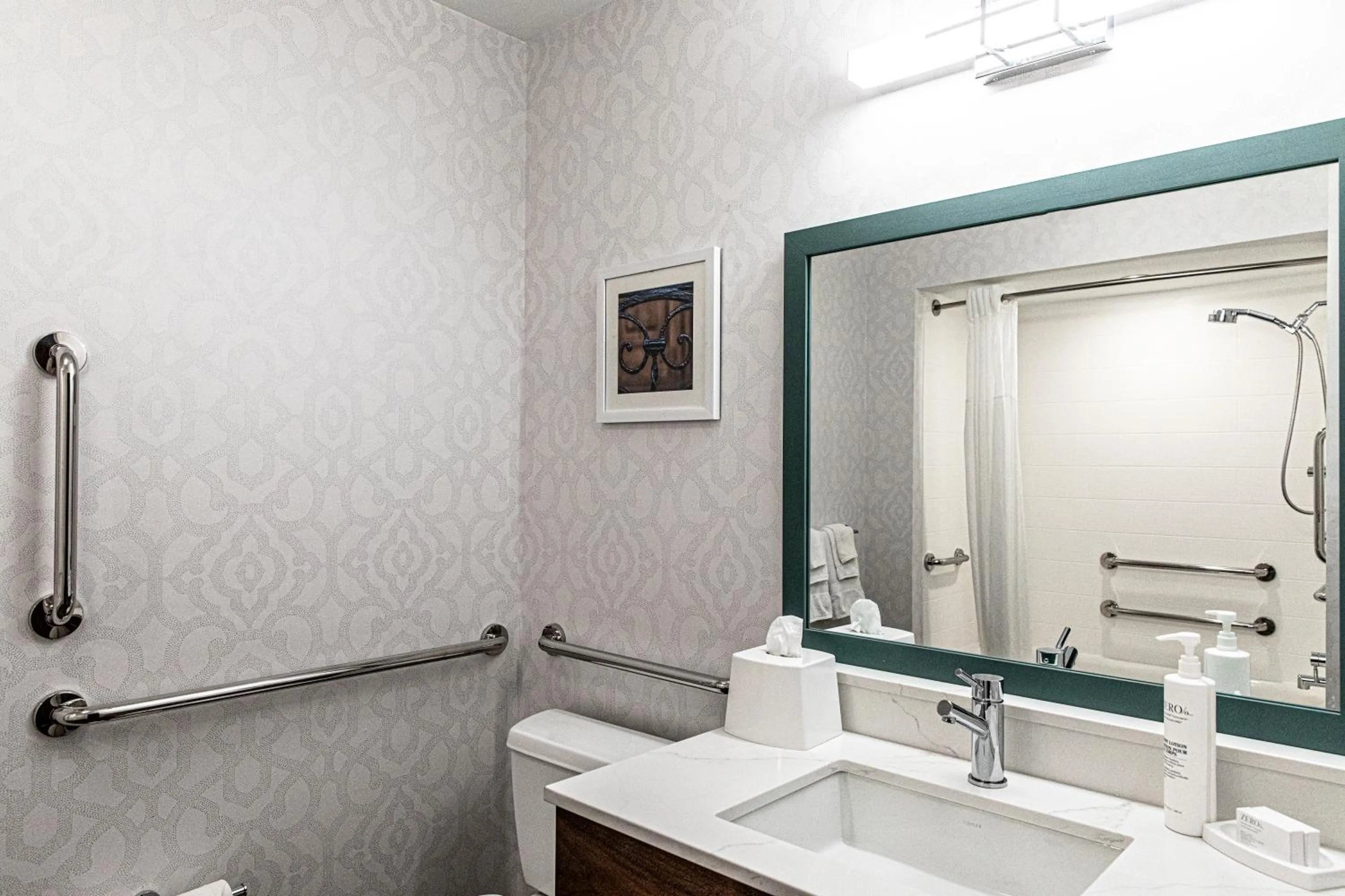 Bath in Hampton Inn & Suites Charleston-West Ashley