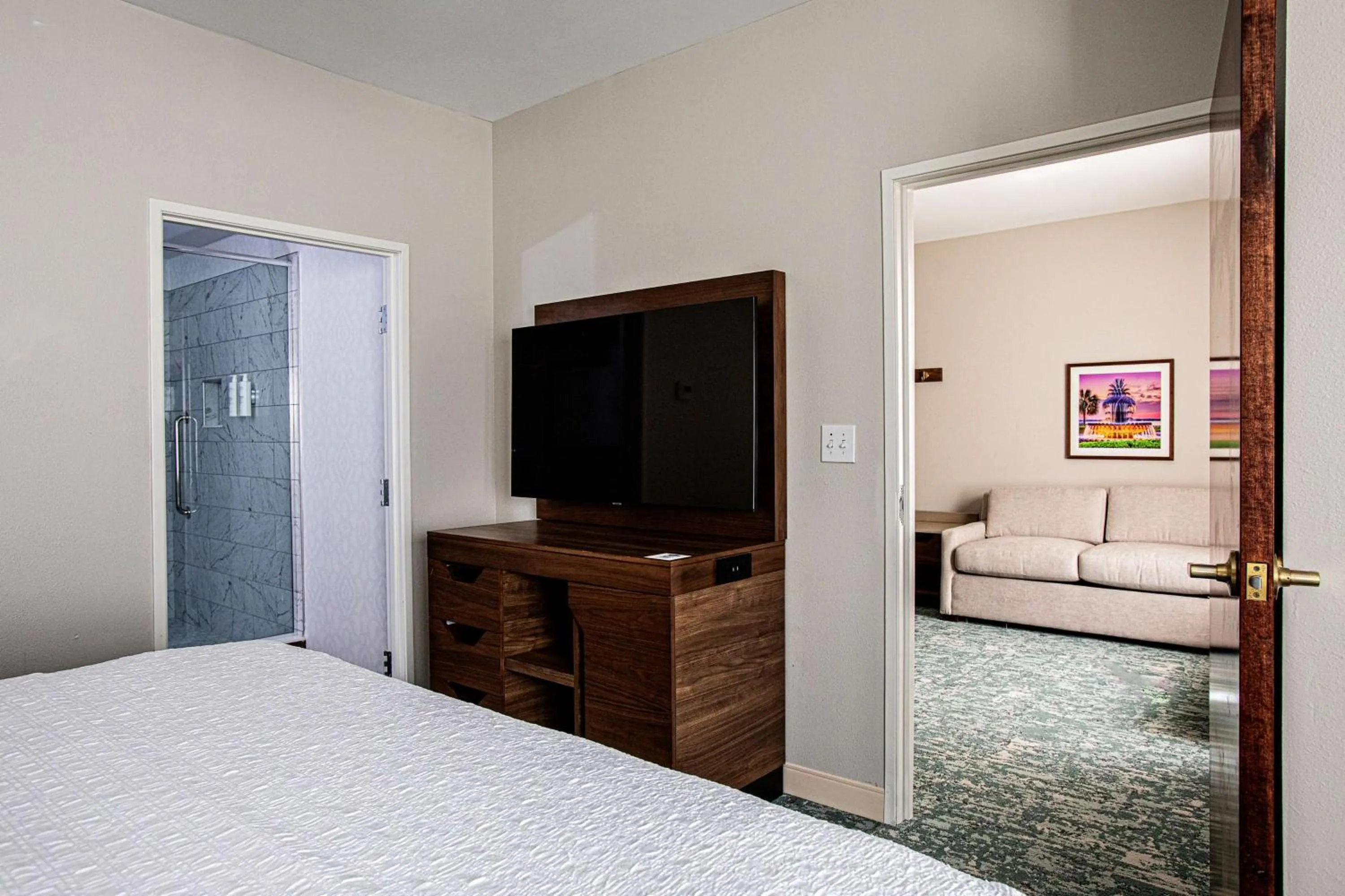 Bed in Hampton Inn & Suites Charleston-West Ashley