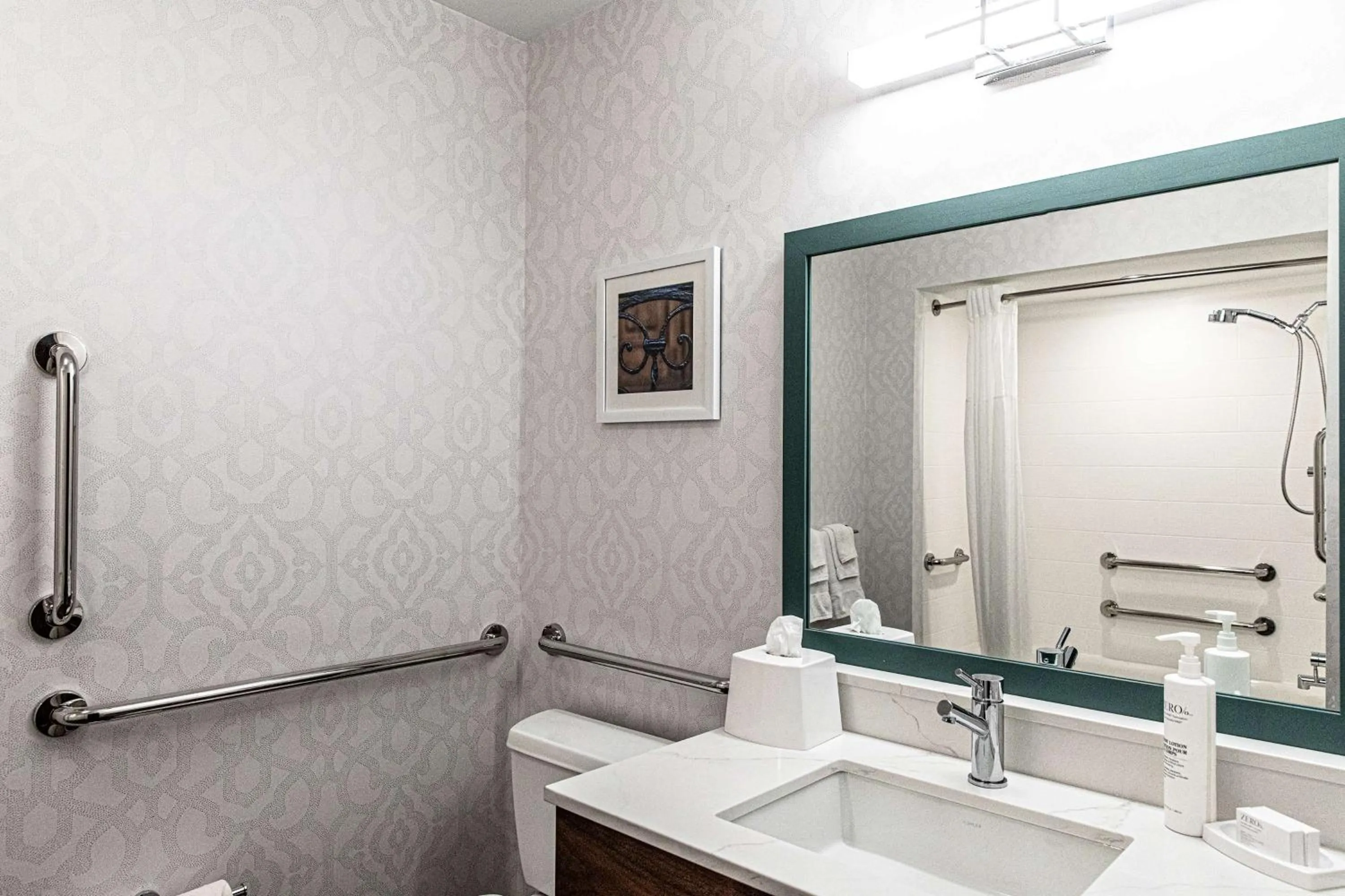 Bathroom in Hampton Inn & Suites Charleston-West Ashley