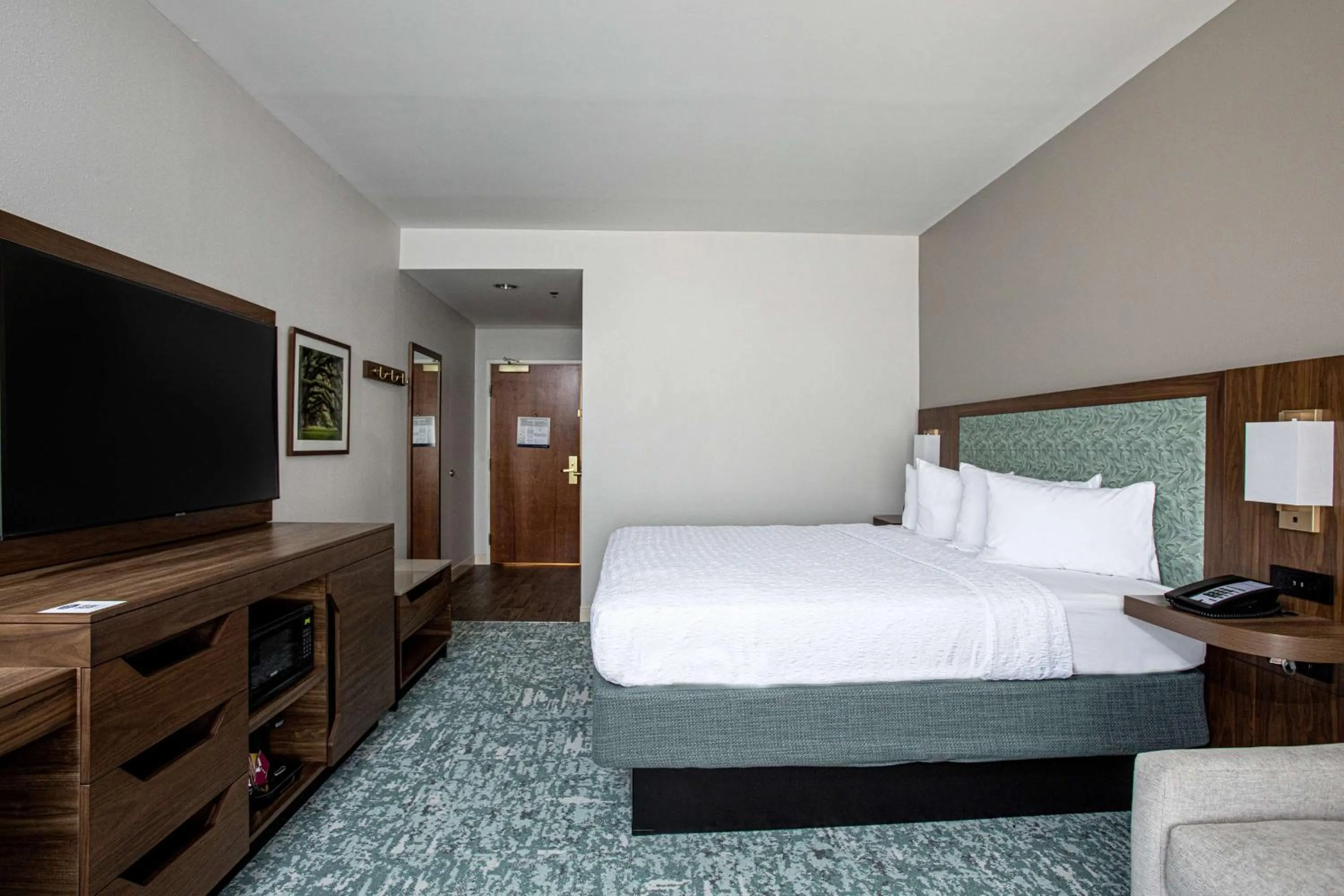 Bed in Hampton Inn & Suites Charleston-West Ashley