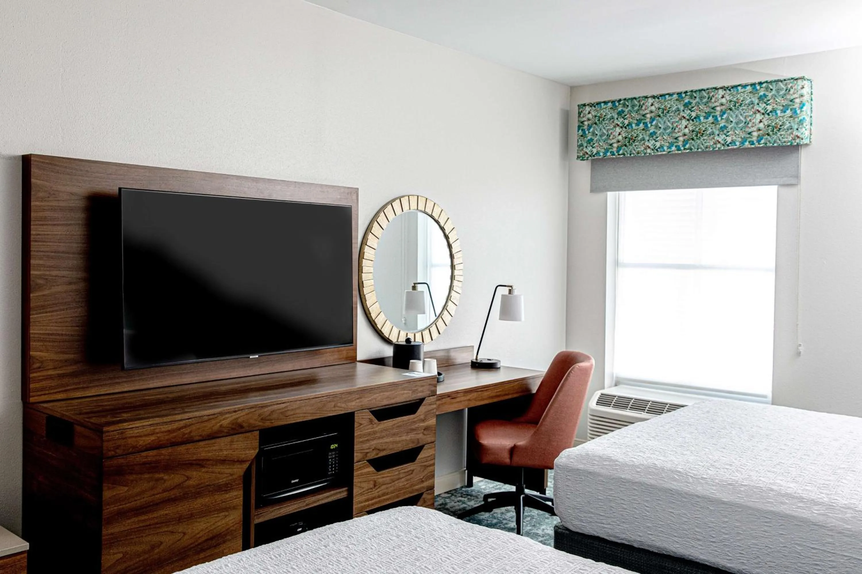 Bedroom, Bed in Hampton Inn & Suites Charleston-West Ashley