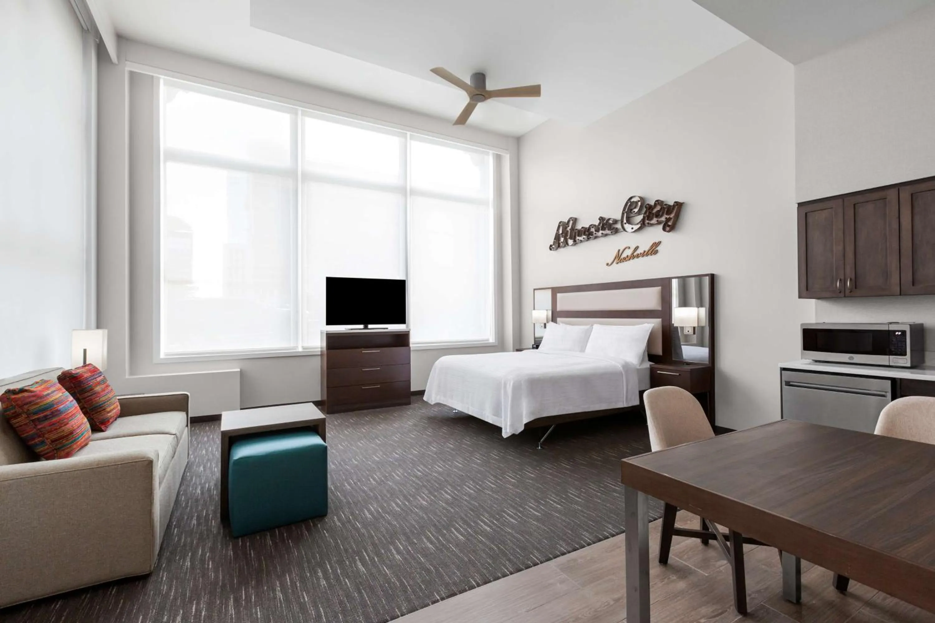 Living room, Bed in Homewood Suites by Hilton Nashville Downtown