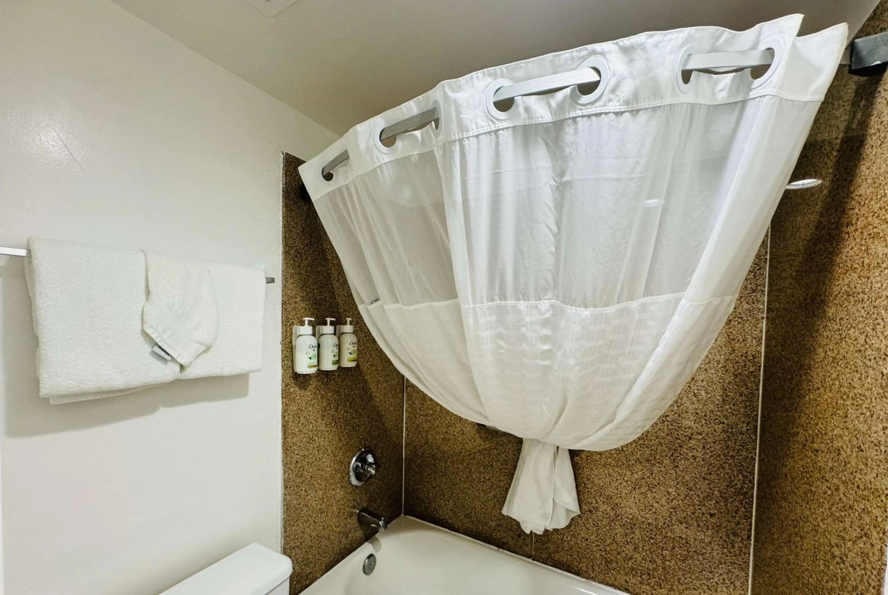 TV and multimedia in Ramada by Wyndham San Diego Airport