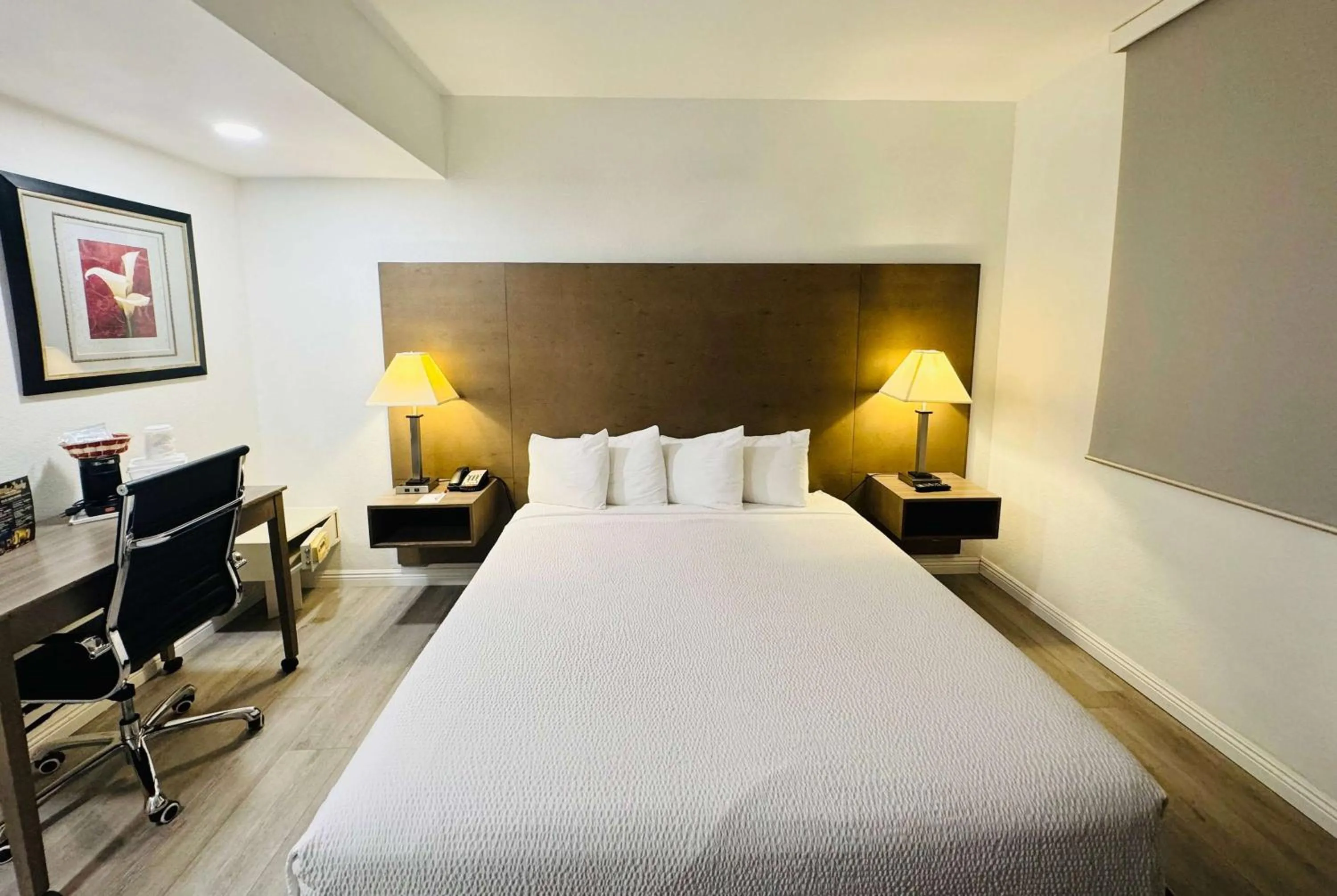 Photo of the whole room, Bed in Ramada by Wyndham San Diego Airport