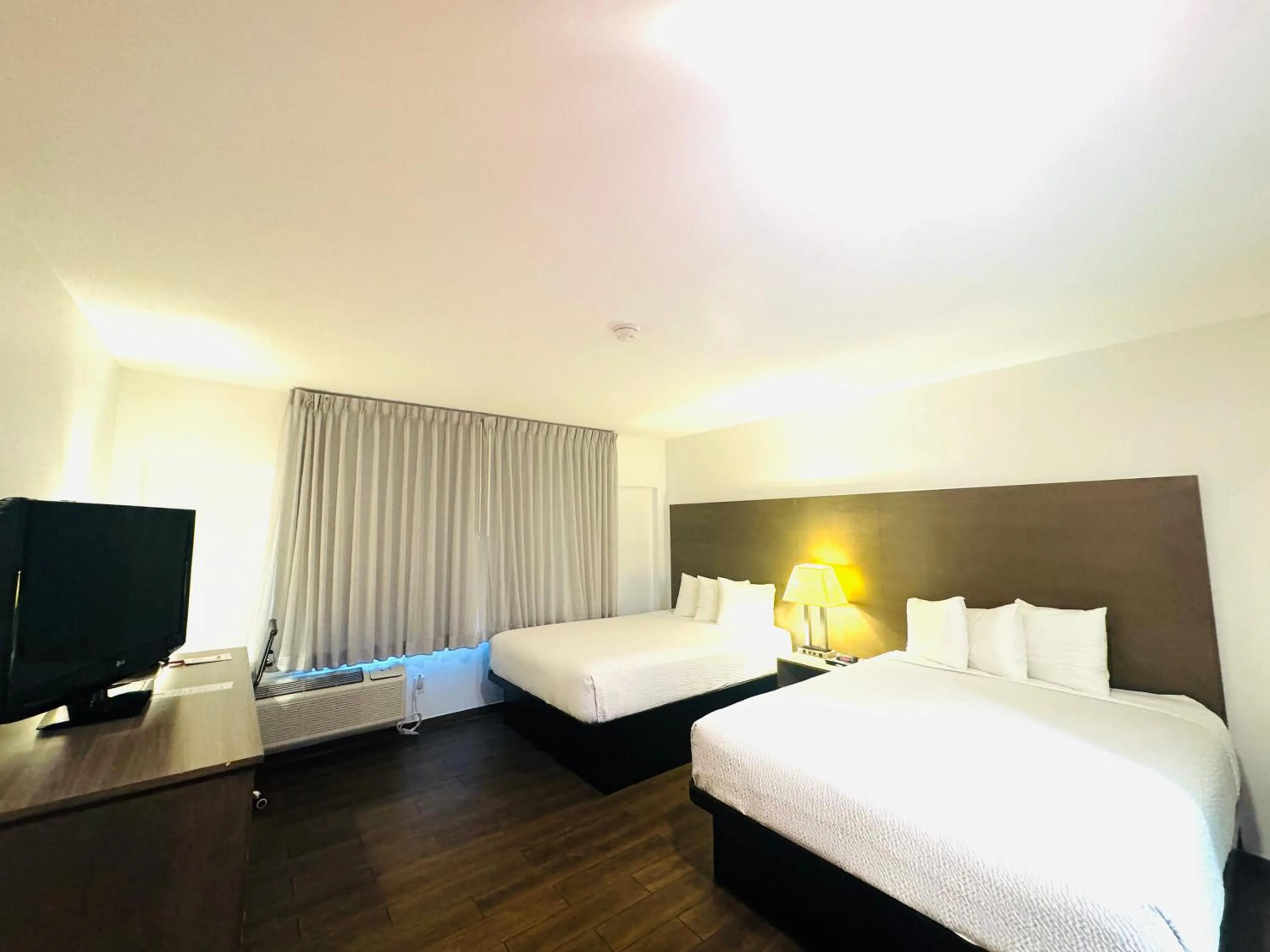 Bedroom, Bed in Ramada by Wyndham San Diego Airport