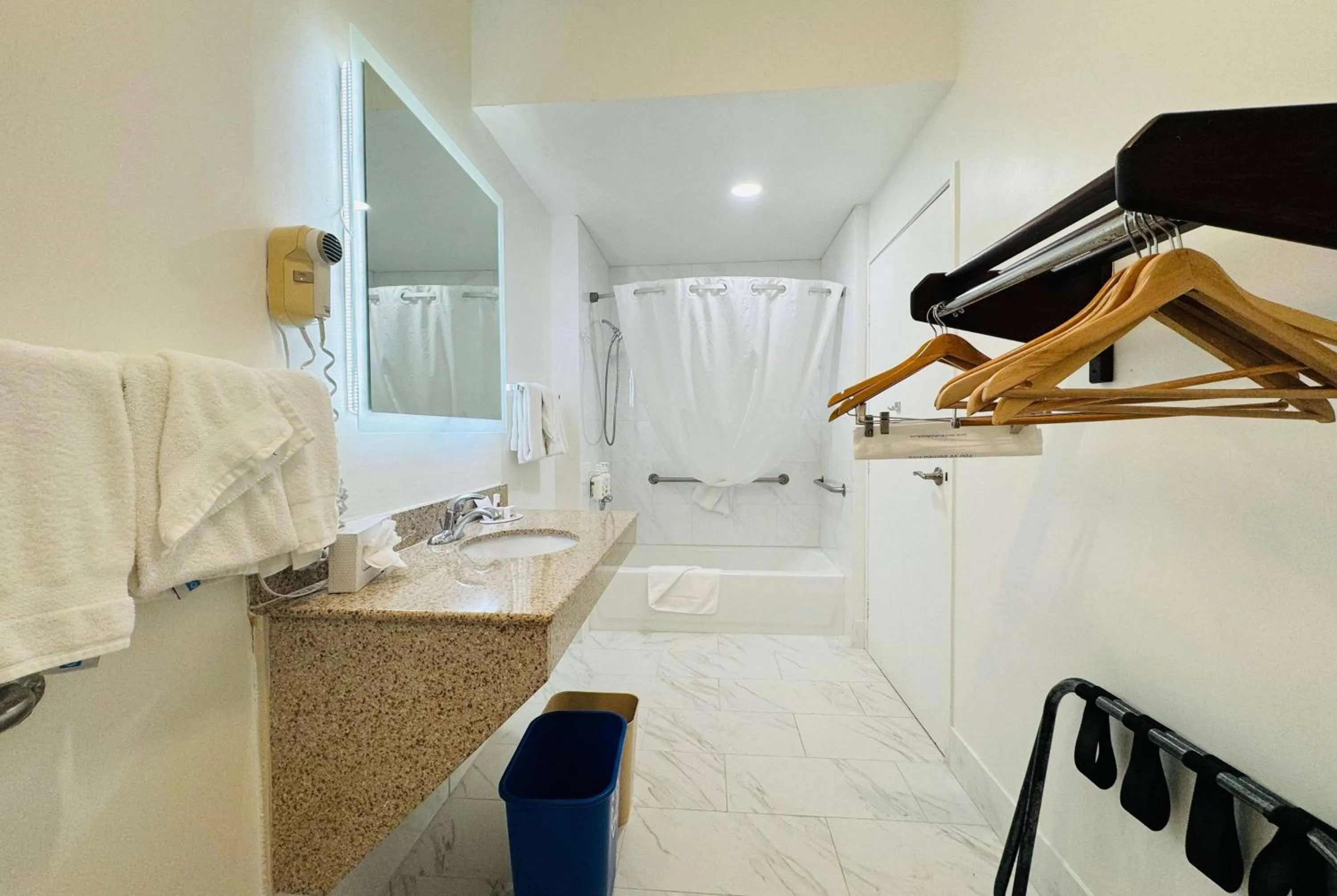 TV and multimedia in Ramada by Wyndham San Diego Airport