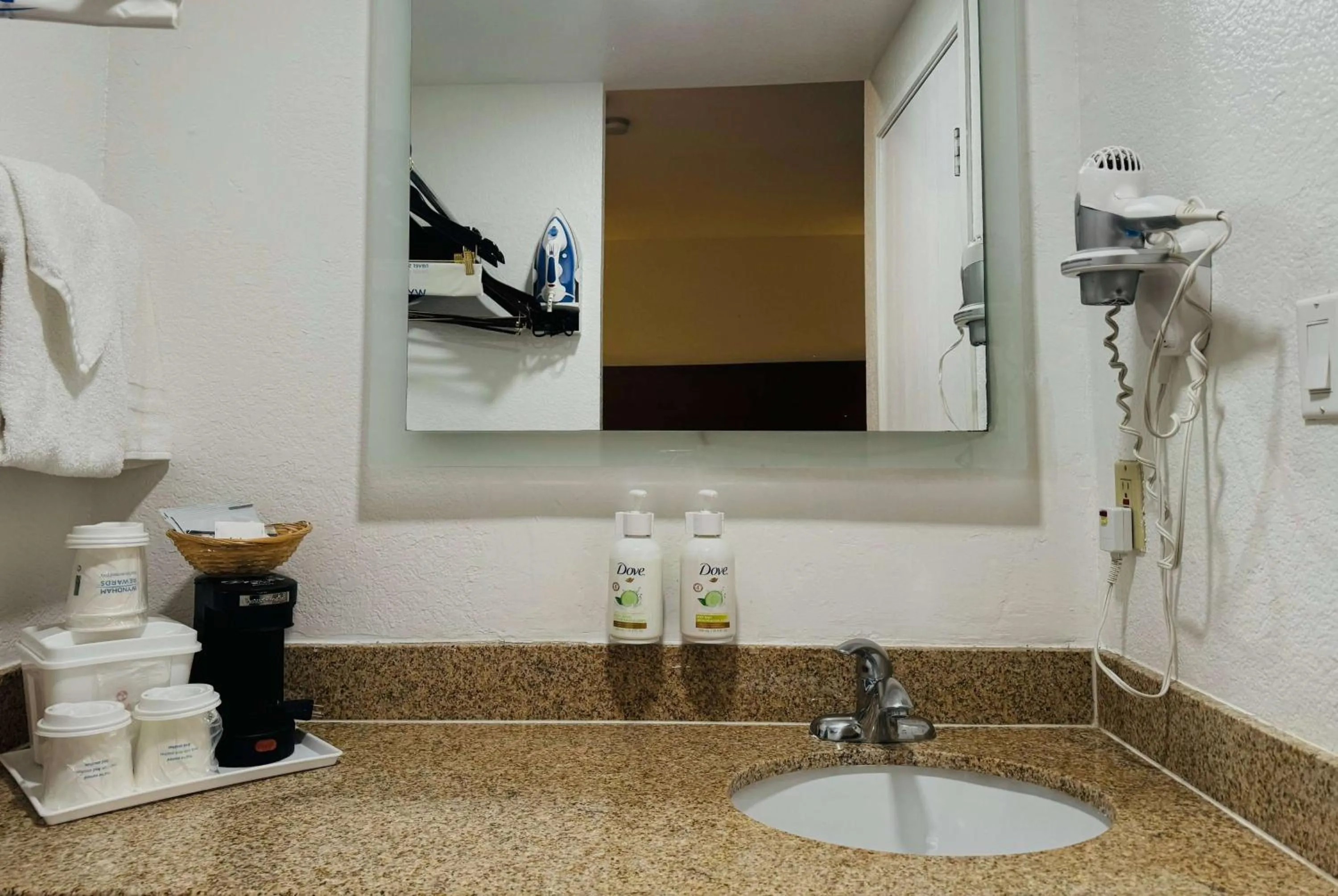 TV and multimedia in Ramada by Wyndham San Diego Airport