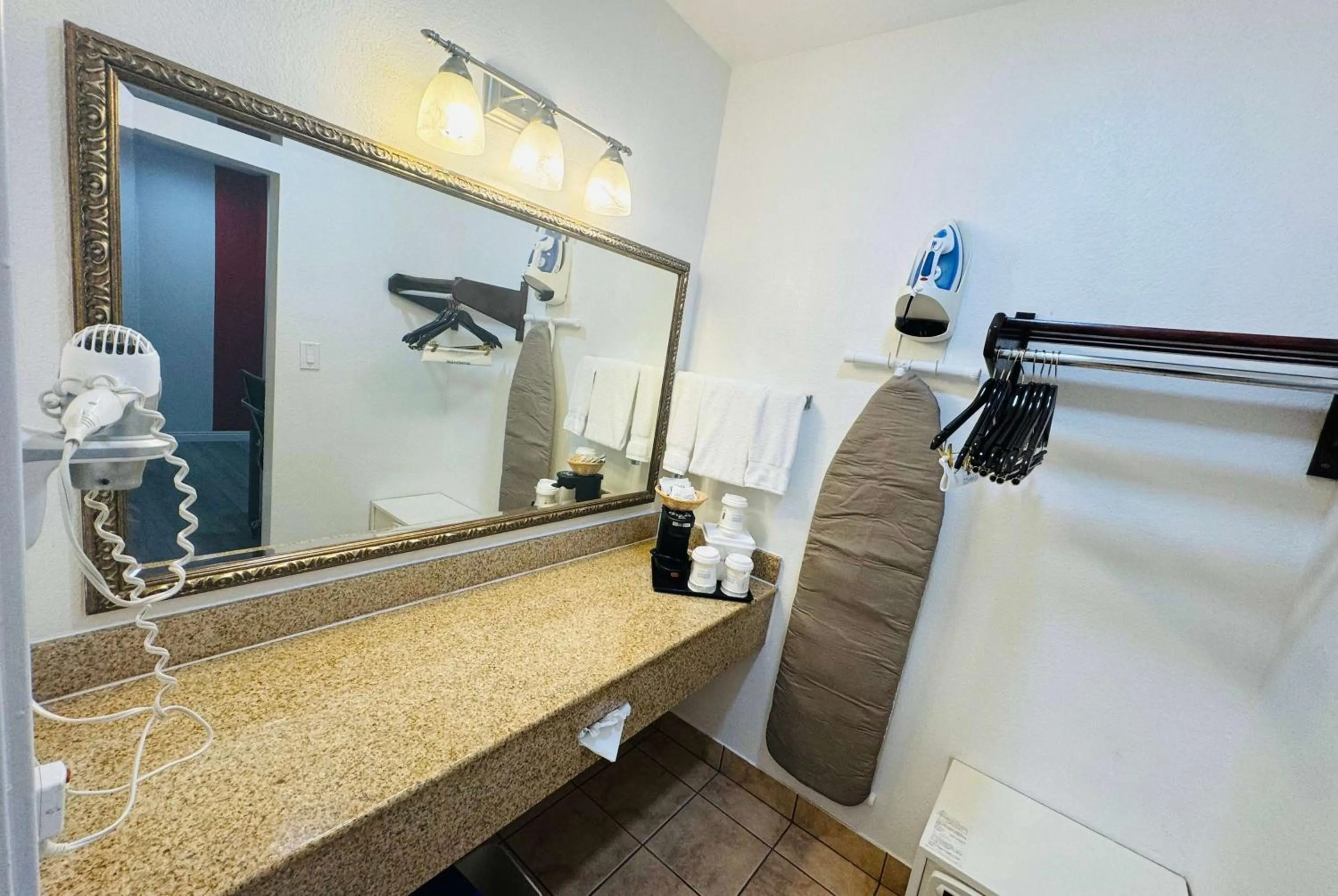 TV and multimedia in Ramada by Wyndham San Diego Airport