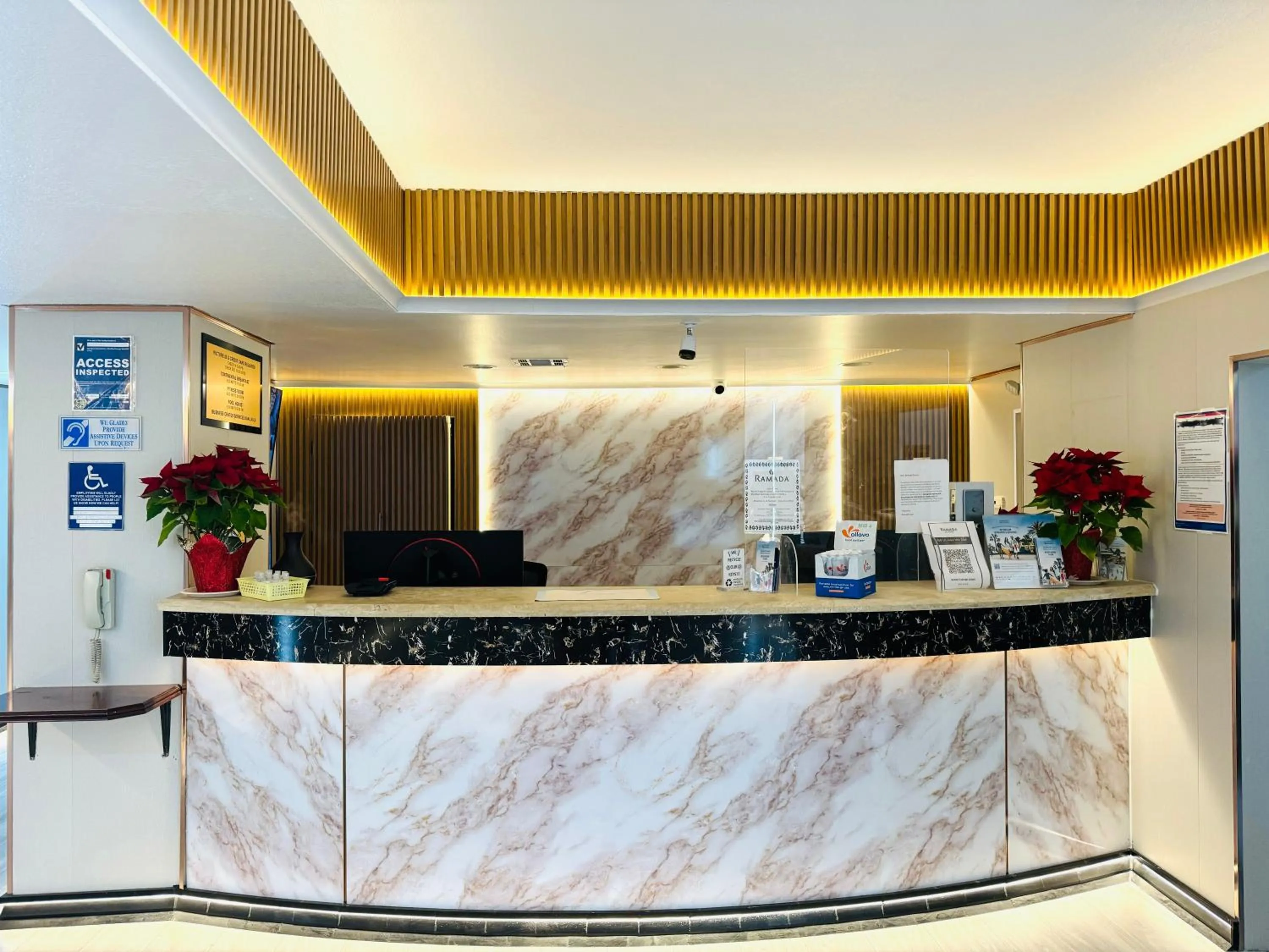 Lobby or reception in Ramada by Wyndham San Diego Airport