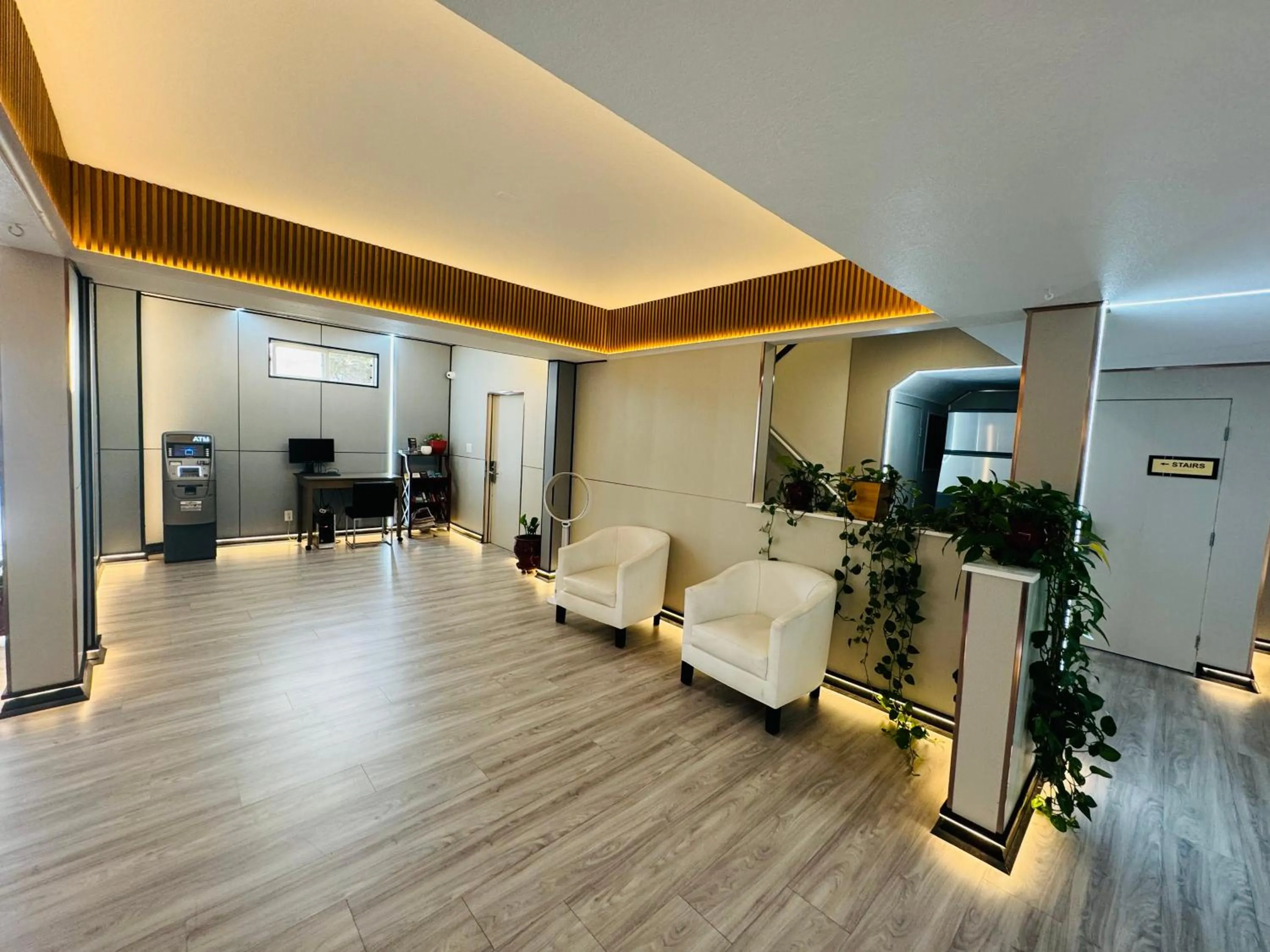 Lobby or reception in Ramada by Wyndham San Diego Airport