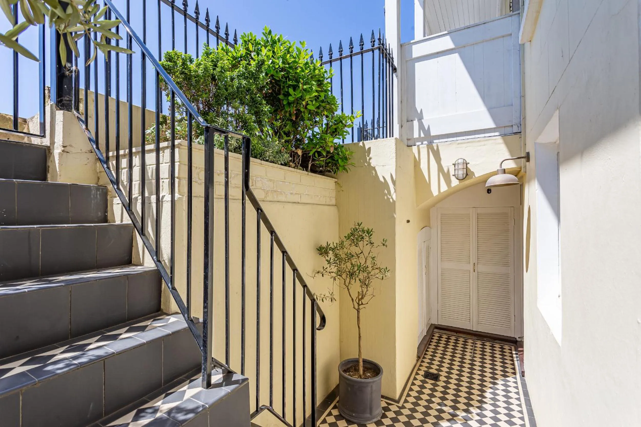 Property building in Beaches Brighton 1