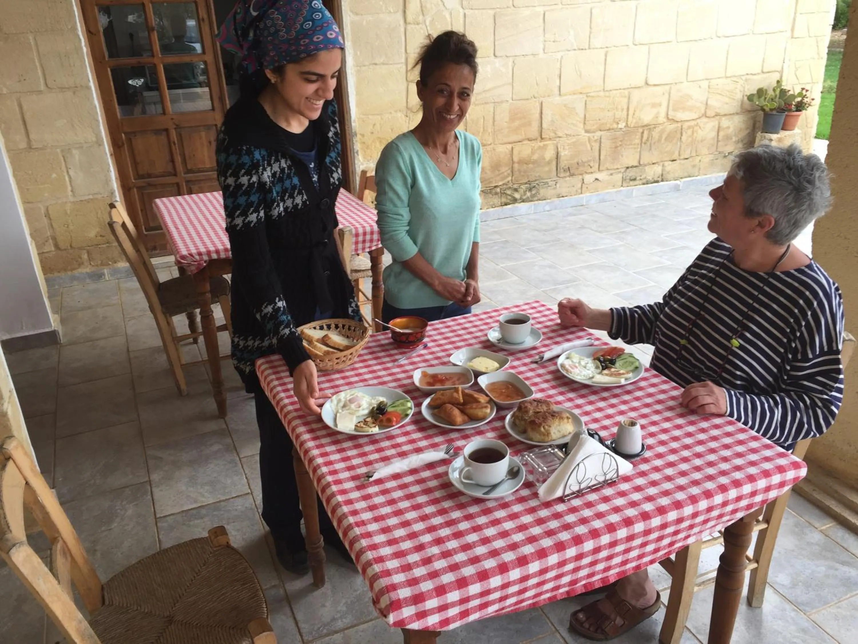 Restaurant/places to eat in Glaro Garden Hotel