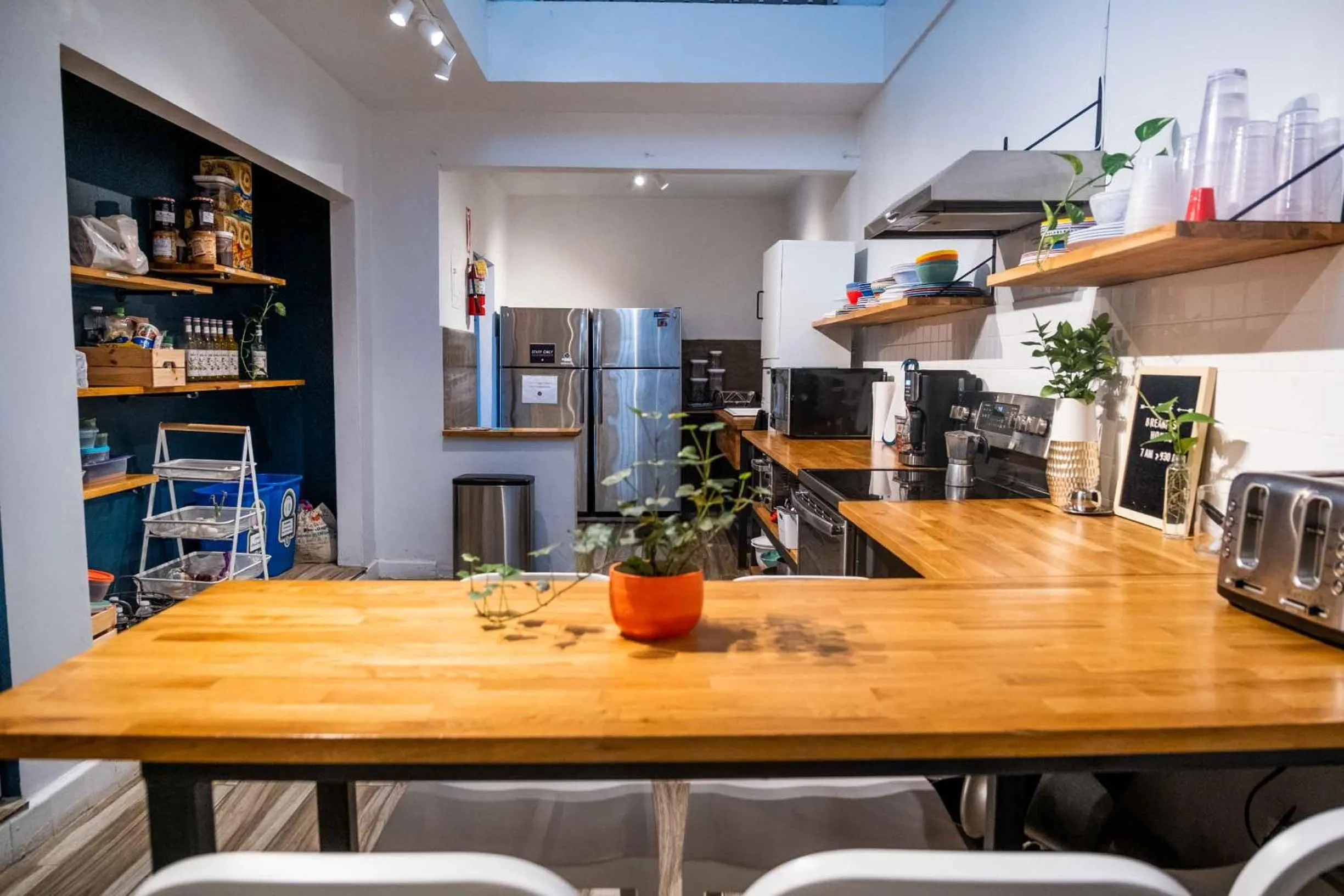 Kitchen or kitchenette in Santurcia Hostel