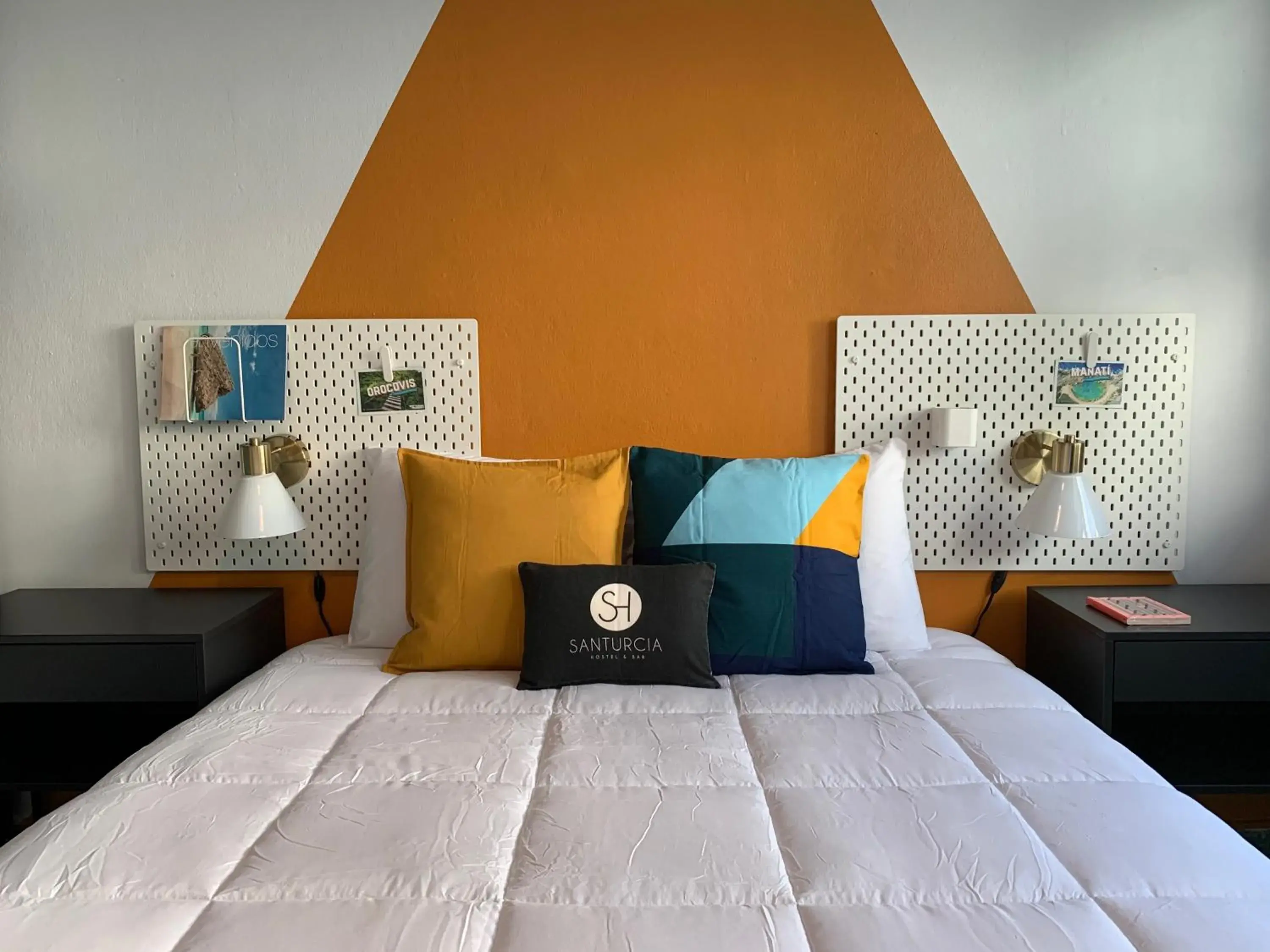 Deluxe Double Room with Extra Bed in Santurcia Hostel Deluxe Double Room with Extra Bed in Santurcia Hostel
