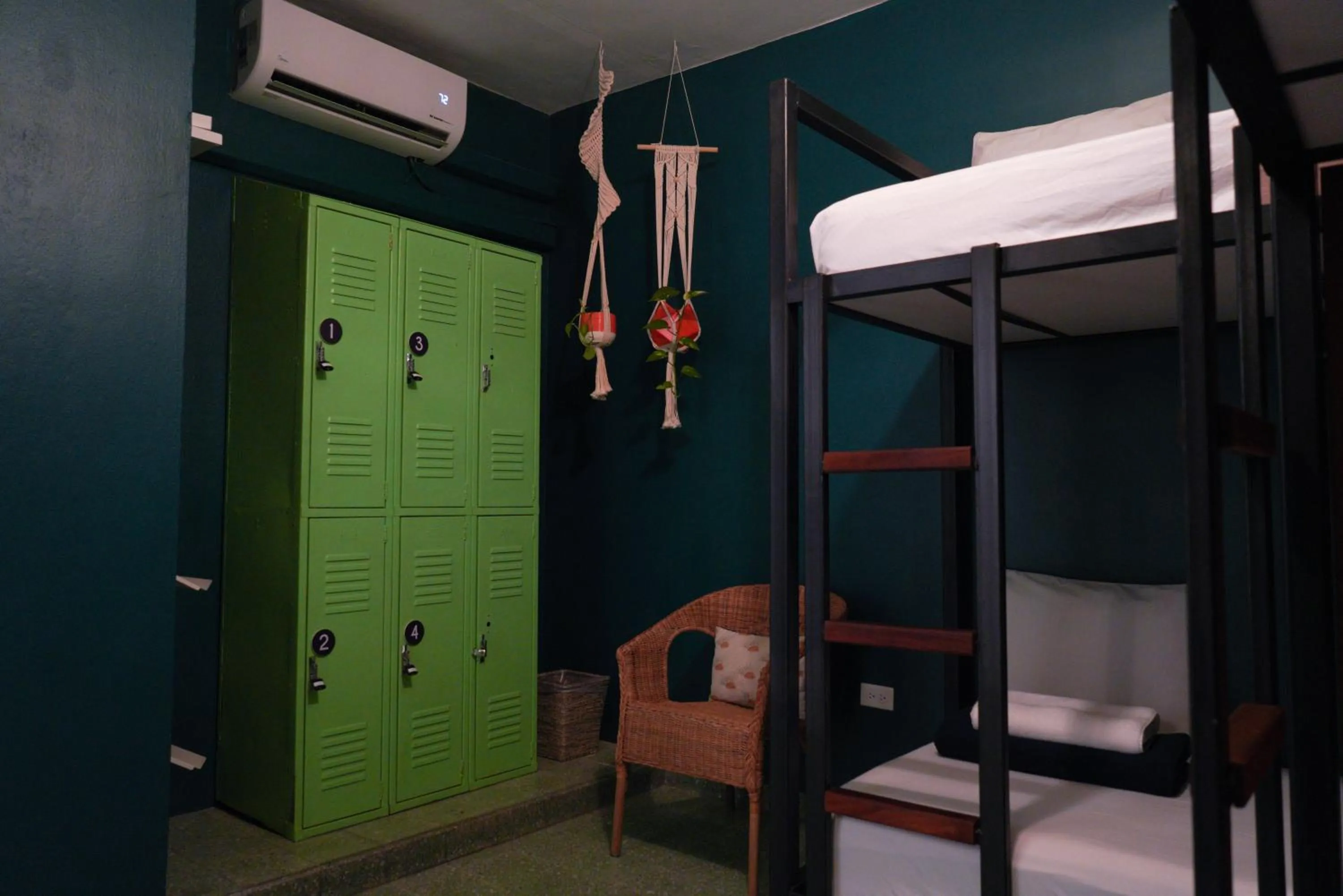 microwave in Santurcia Hostel