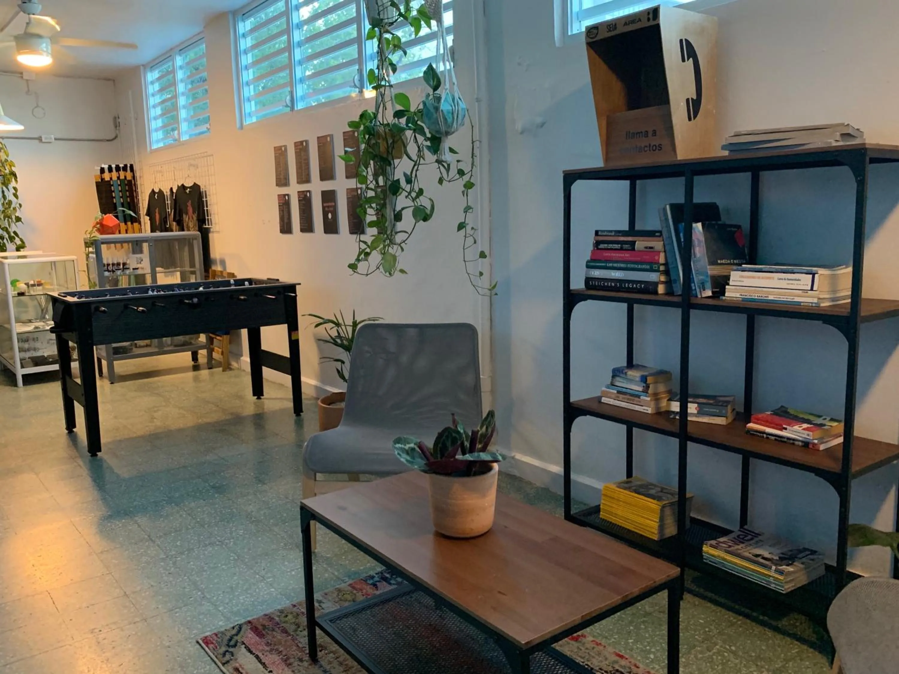 Communal lounge/ TV room in Santurcia Hostel