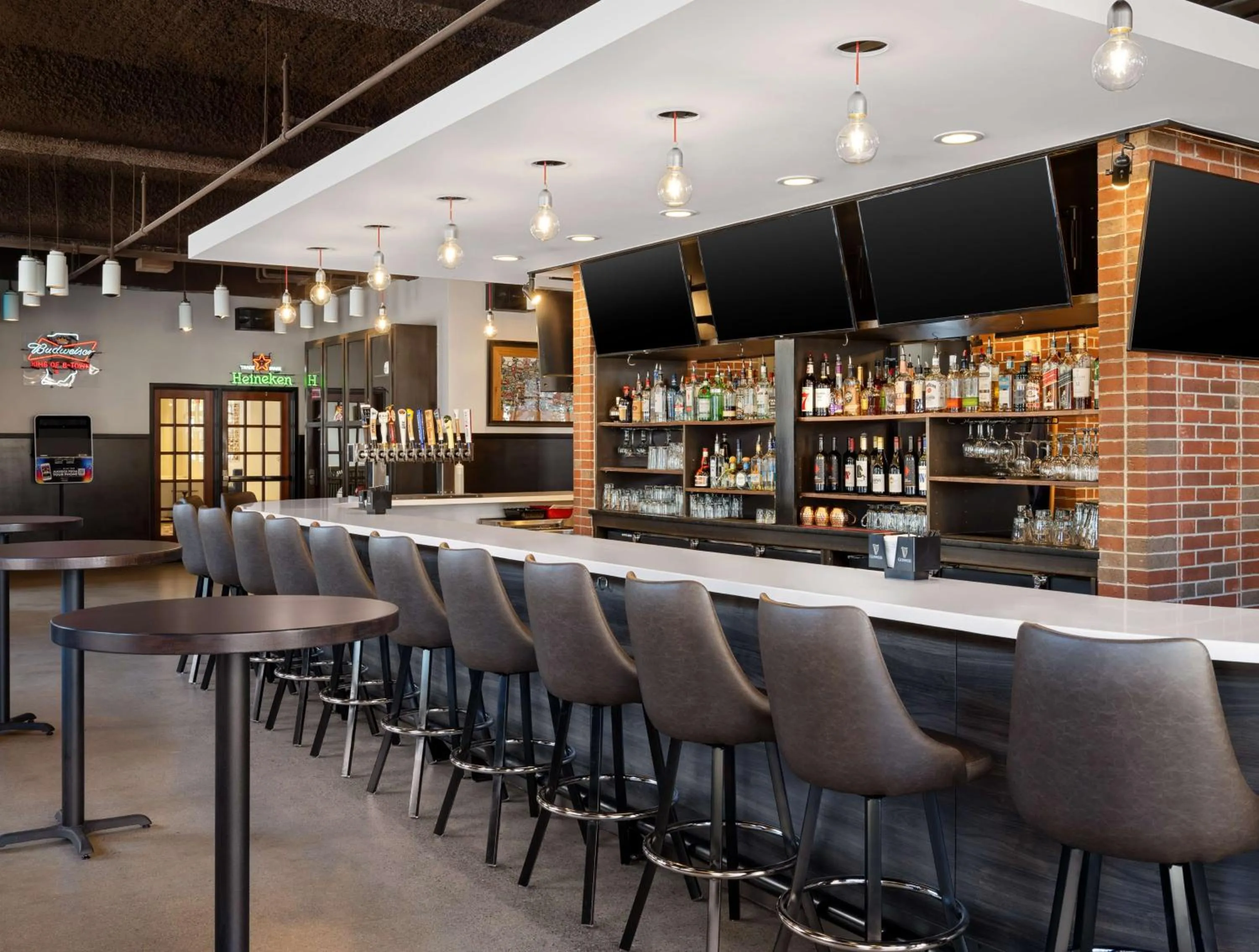 Lounge or bar in Hilton Garden Inn Bloomington