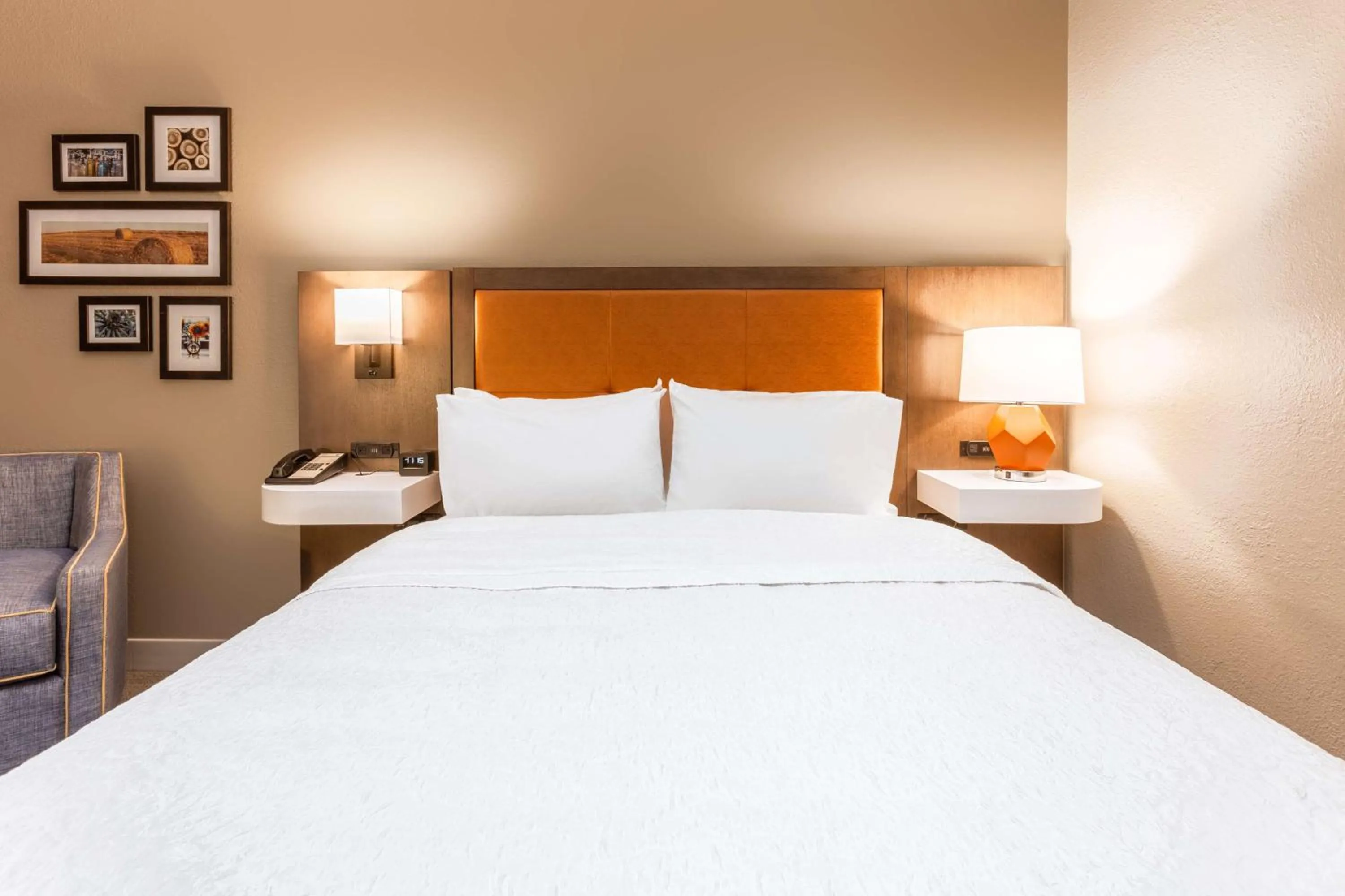 Bed in Hampton Inn Cedar Rapids