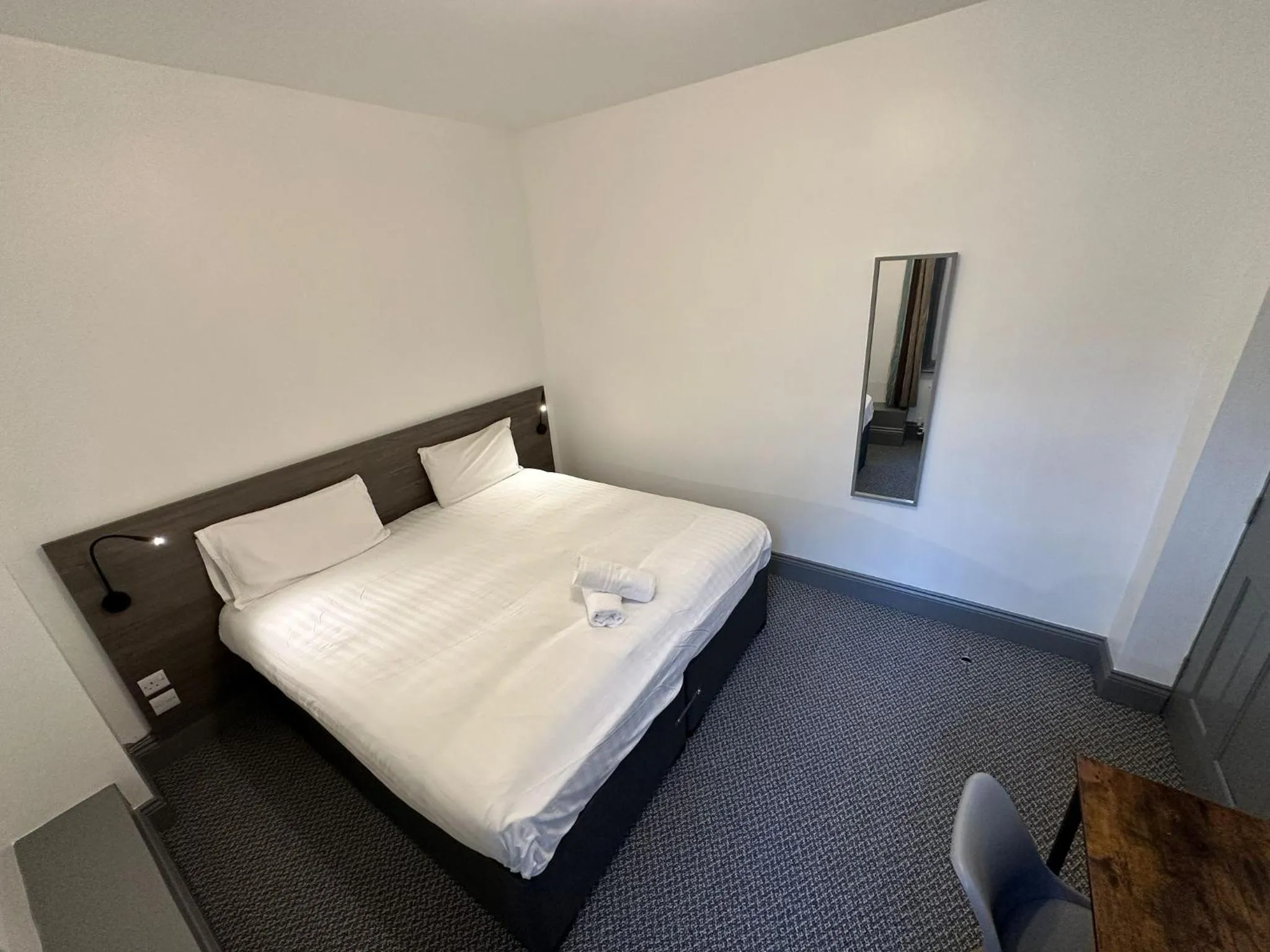 Bed in Bentinck Apartments