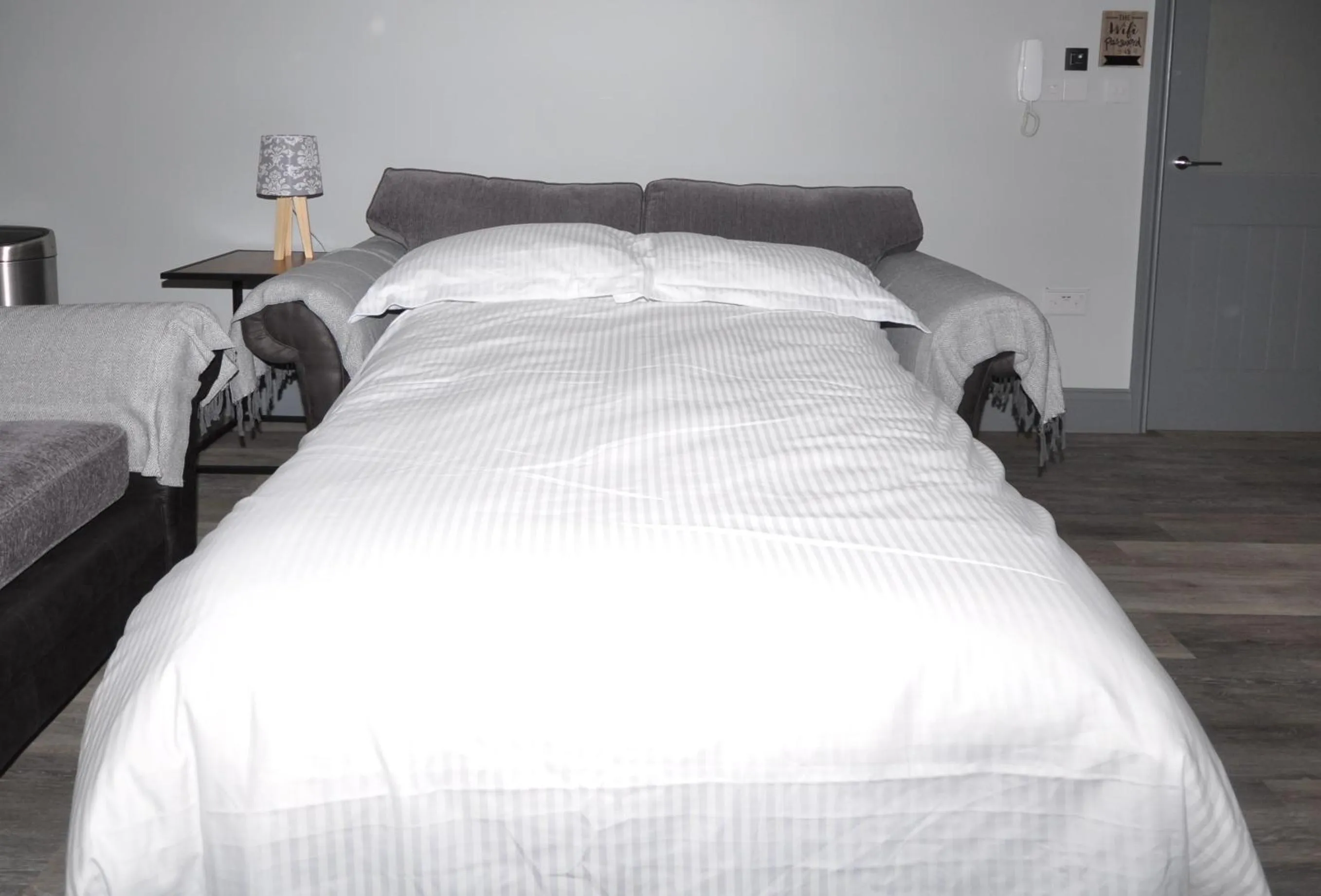 Bed in Bentinck Apartments