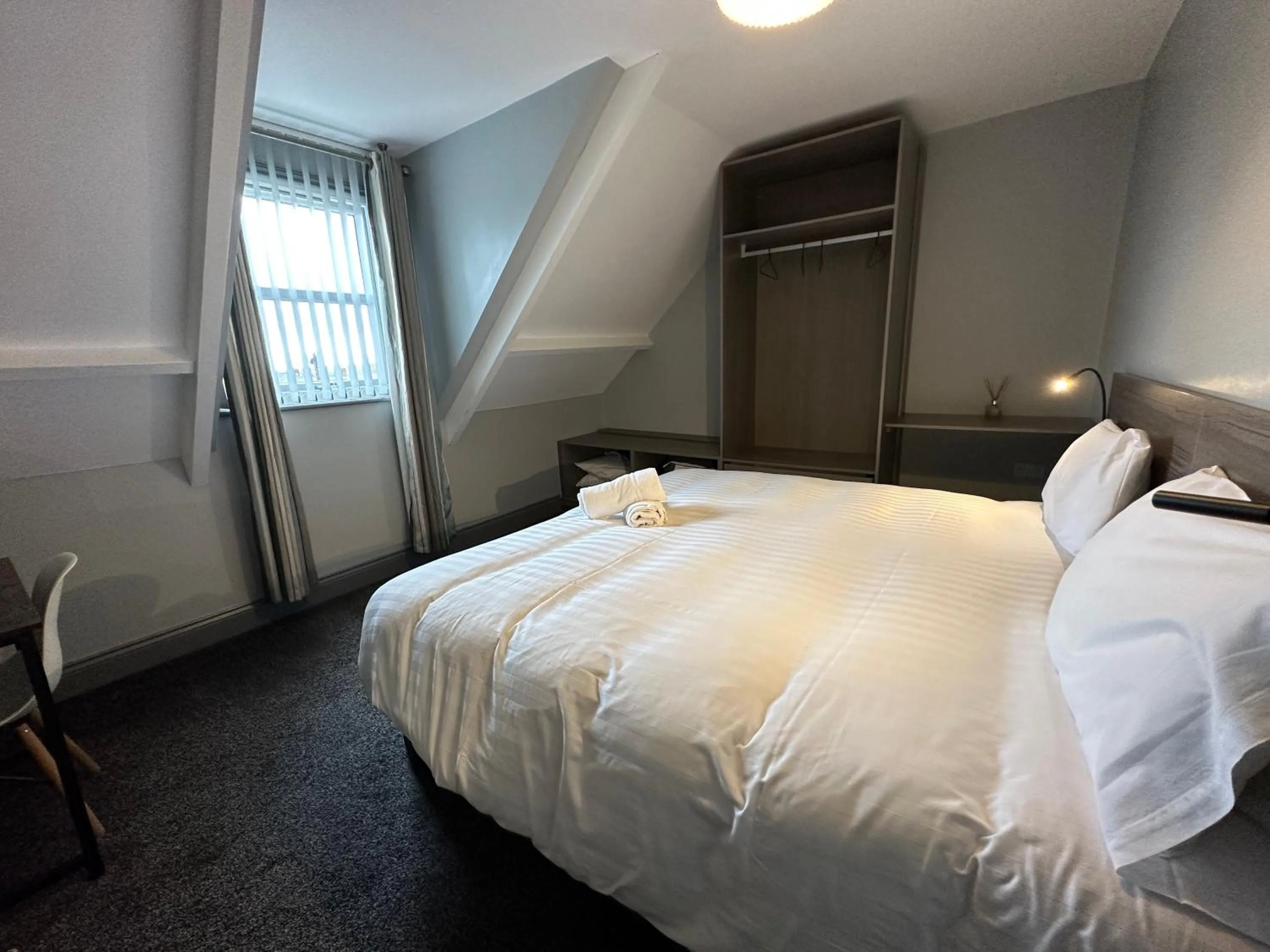 Bed in Bentinck Apartments