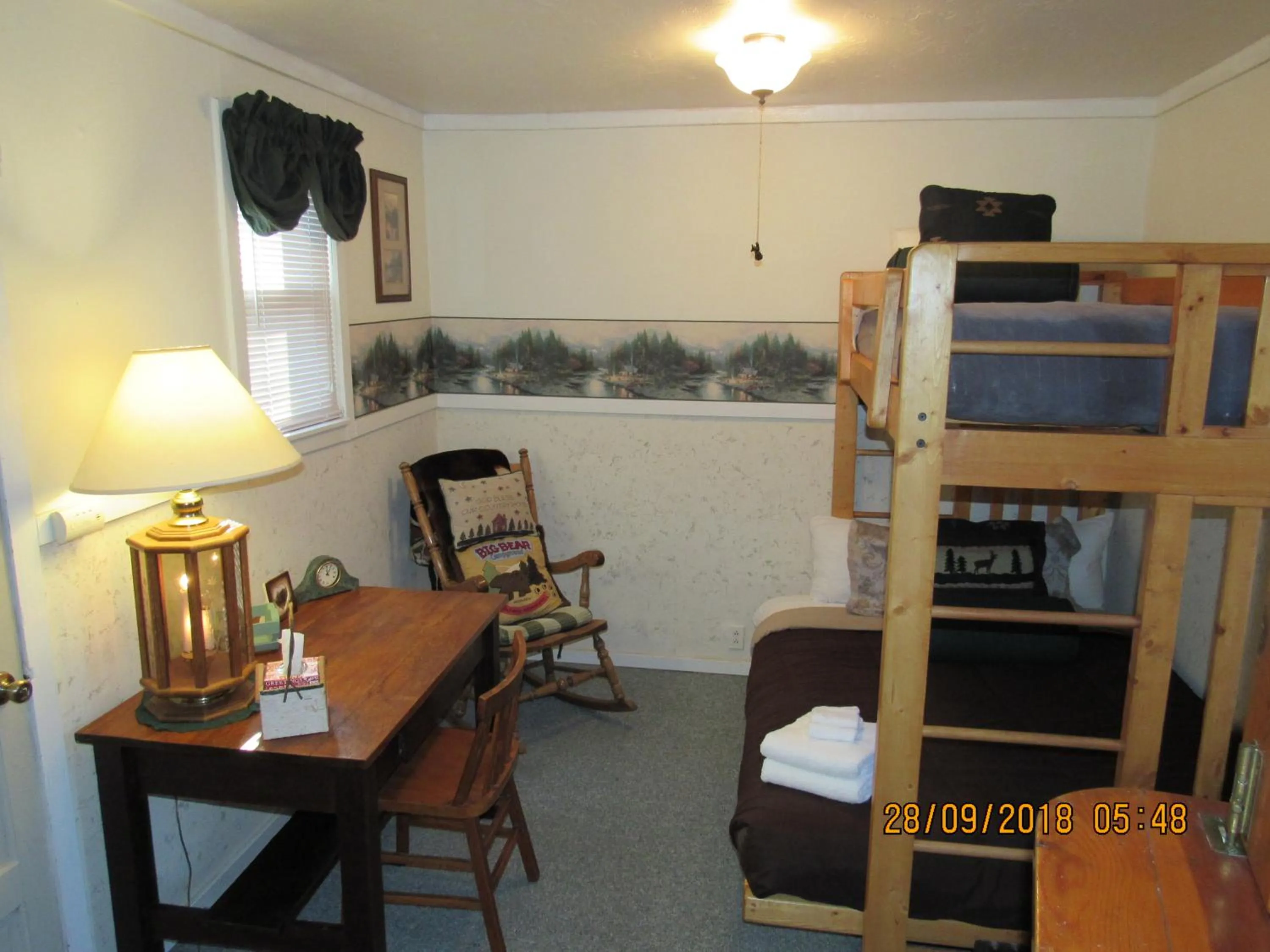 bunk bed, Bed in Apple Bear Cabin