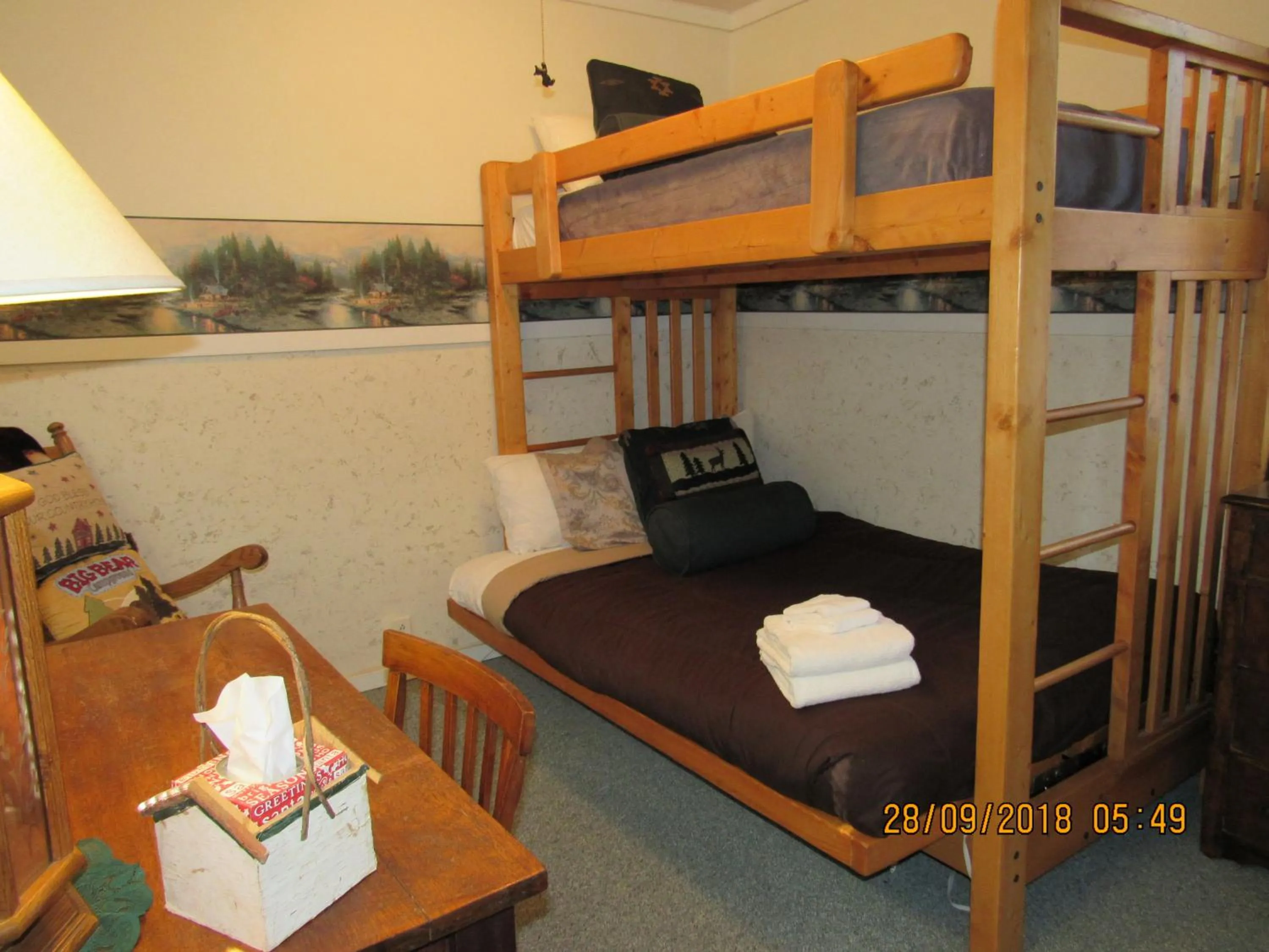 bunk bed, Bed in Apple Bear Cabin