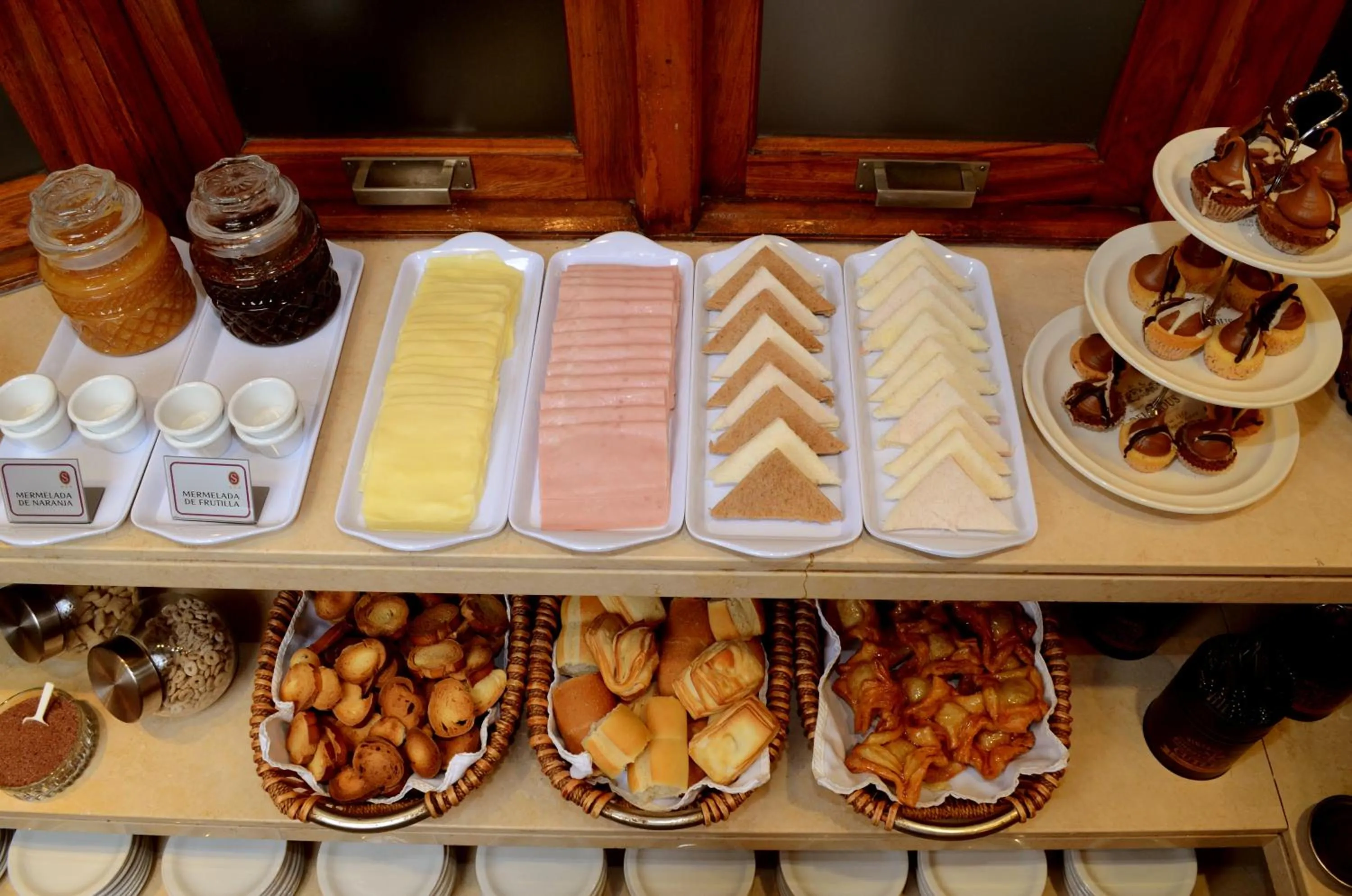 Buffet breakfast in Gran Hotel Skorpios