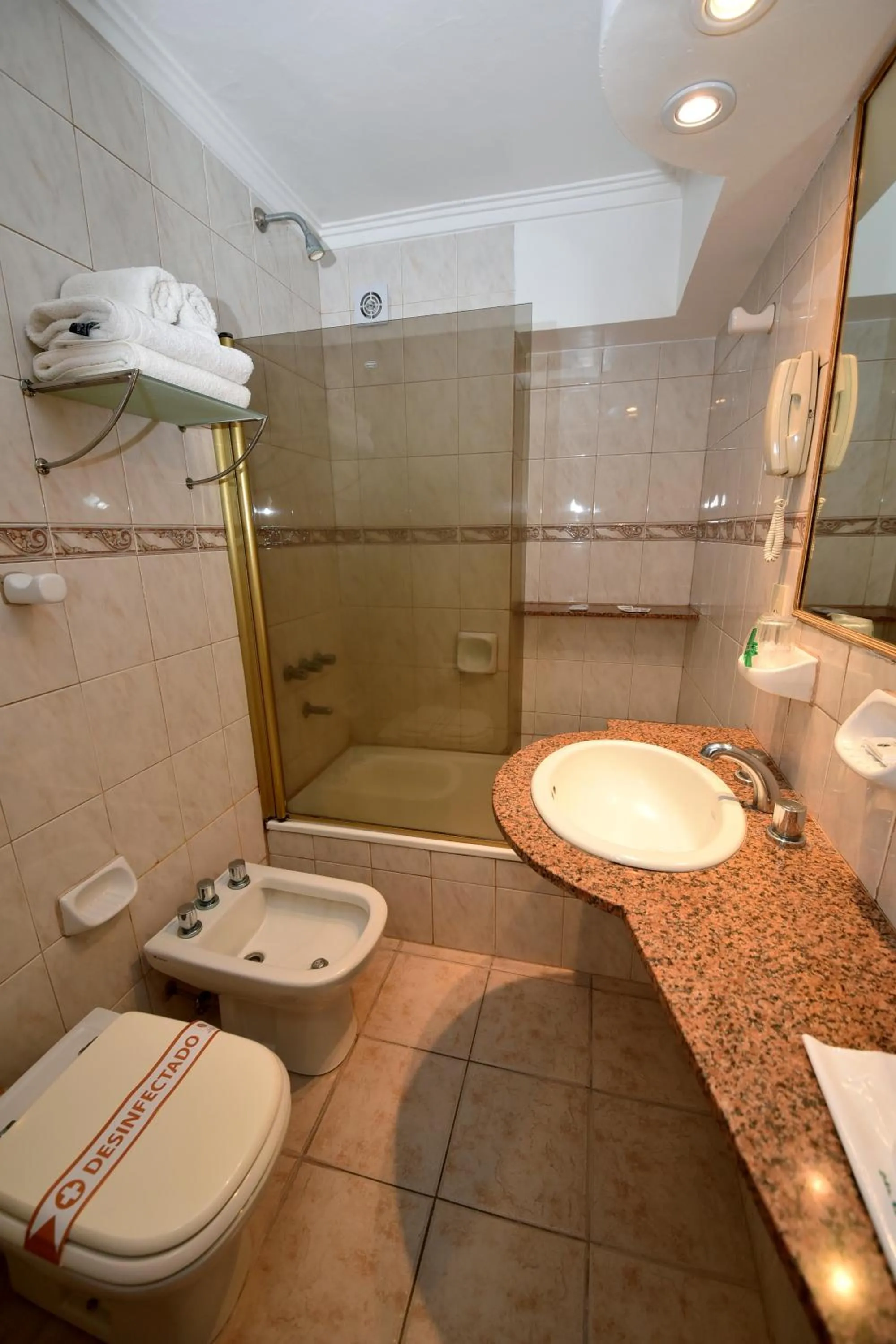 Toilet in Gran Hotel Skorpios