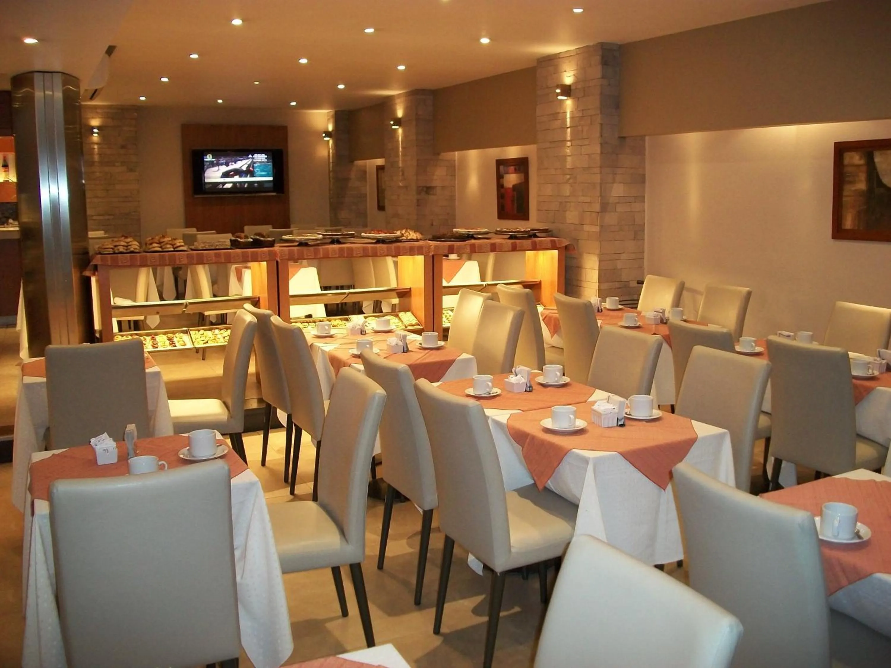 Restaurant/places to eat in Gran Hotel Skorpios